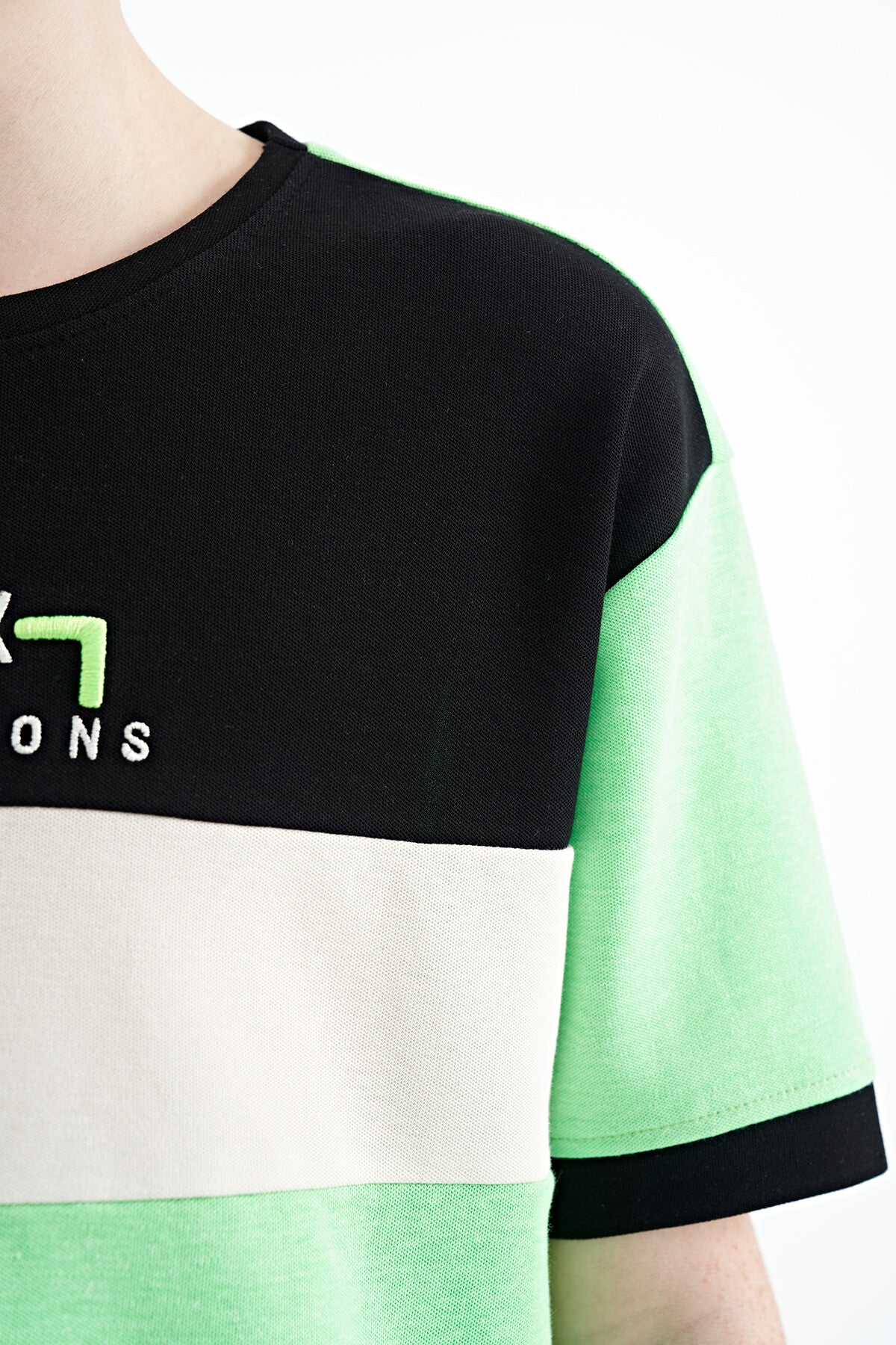 Neon Yeşil Renk Geçişli Nakışlı Oversize Erkek Çocuk T-Shirt - 11159