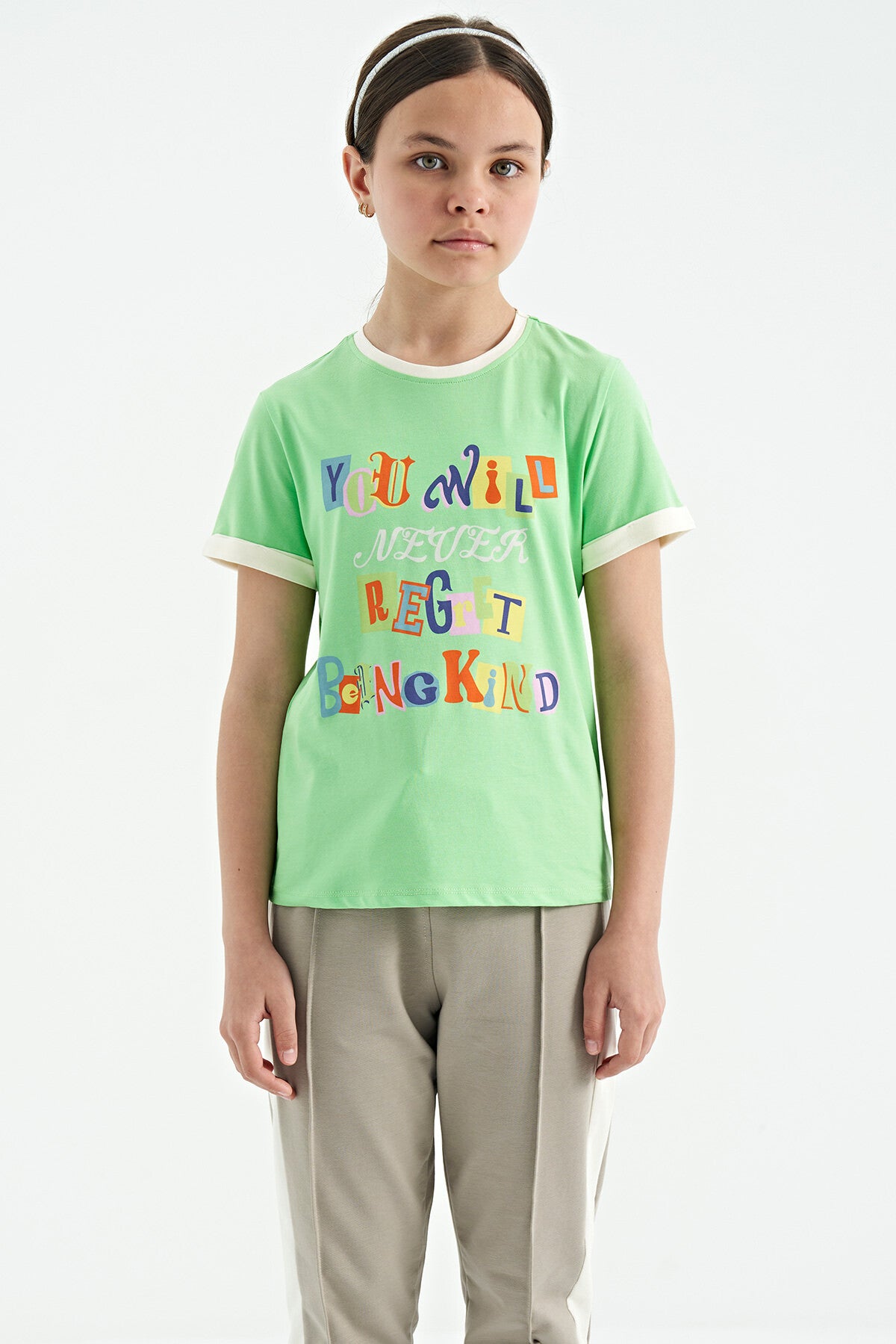 Neon Yeşil Renkli Yazı Detaylı O Yaka Rahat Form Kız Çocuk T-Shirt - 75109