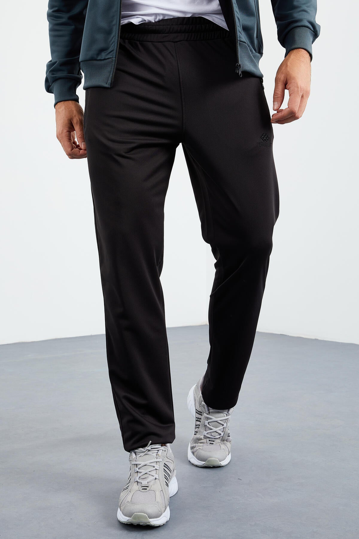 Orman Yeşil - Siyah Dik Yaka Fermuarlı Standart Kalıp Klasik Paça Erkek Eşofman Takımı  - 85162