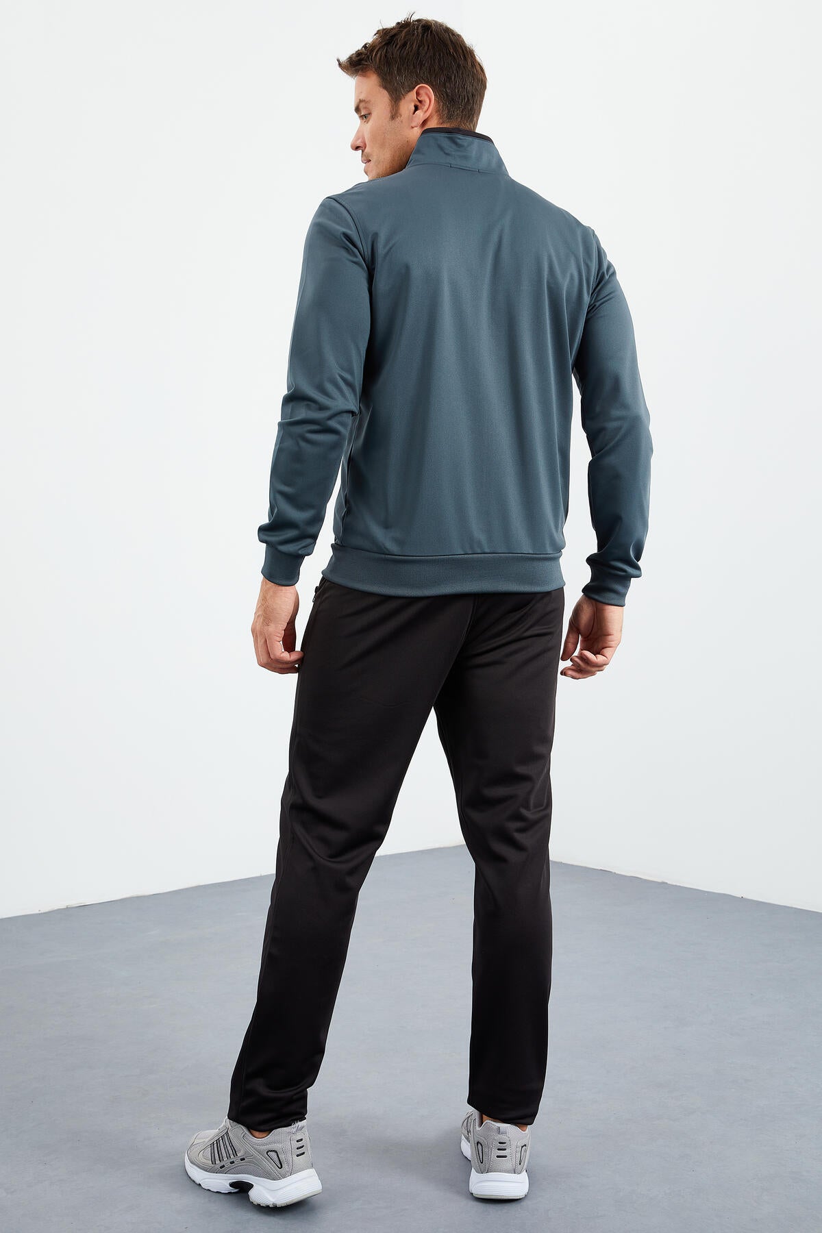 Orman Yeşil - Siyah Dik Yaka Fermuarlı Standart Kalıp Klasik Paça Erkek Eşofman Takımı  - 85162