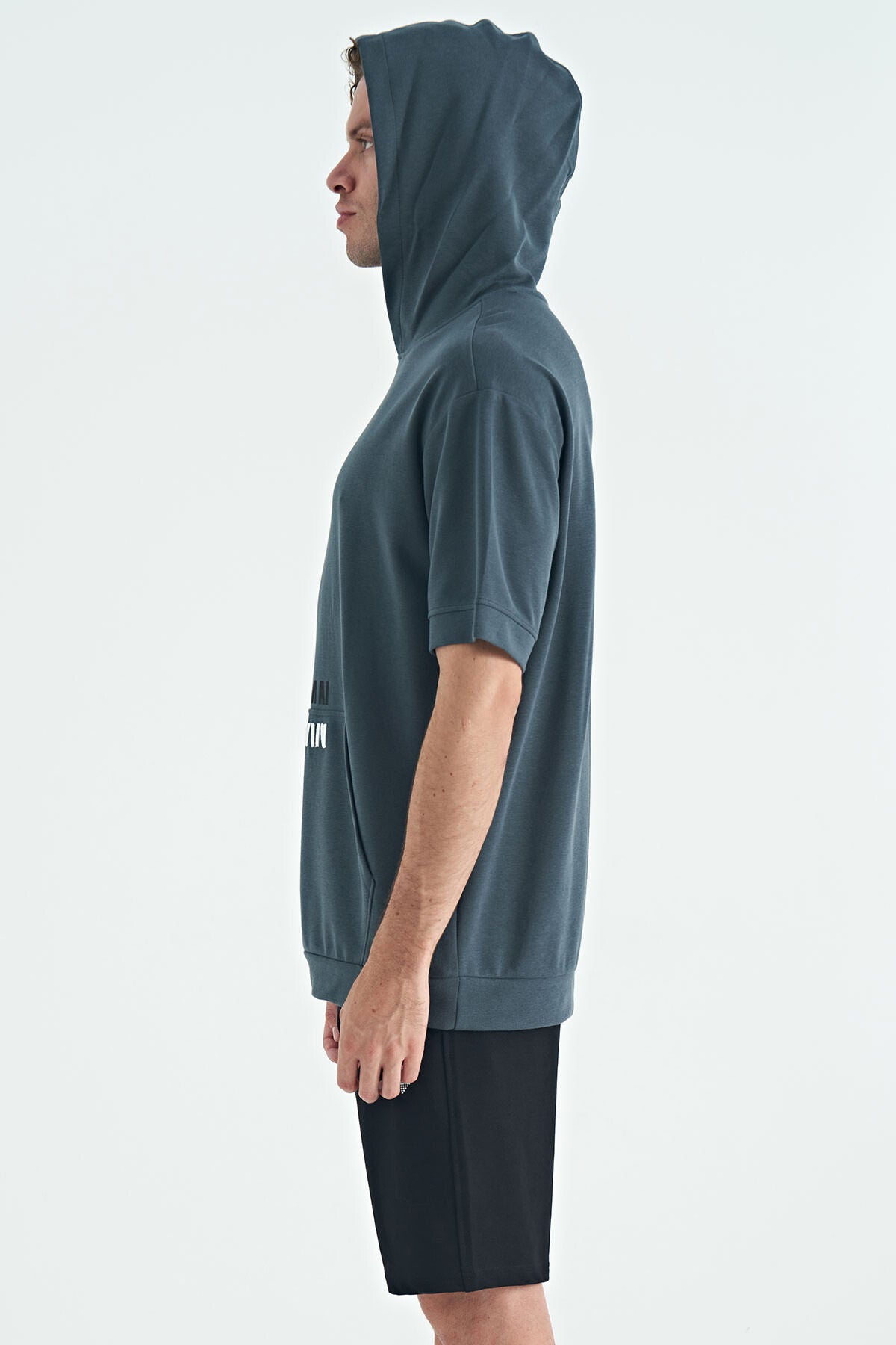 Orman Yeşili Kanguru Cepli Yazı Nakışlı Kapüşonlu Erkek T-Shirt - 88195
