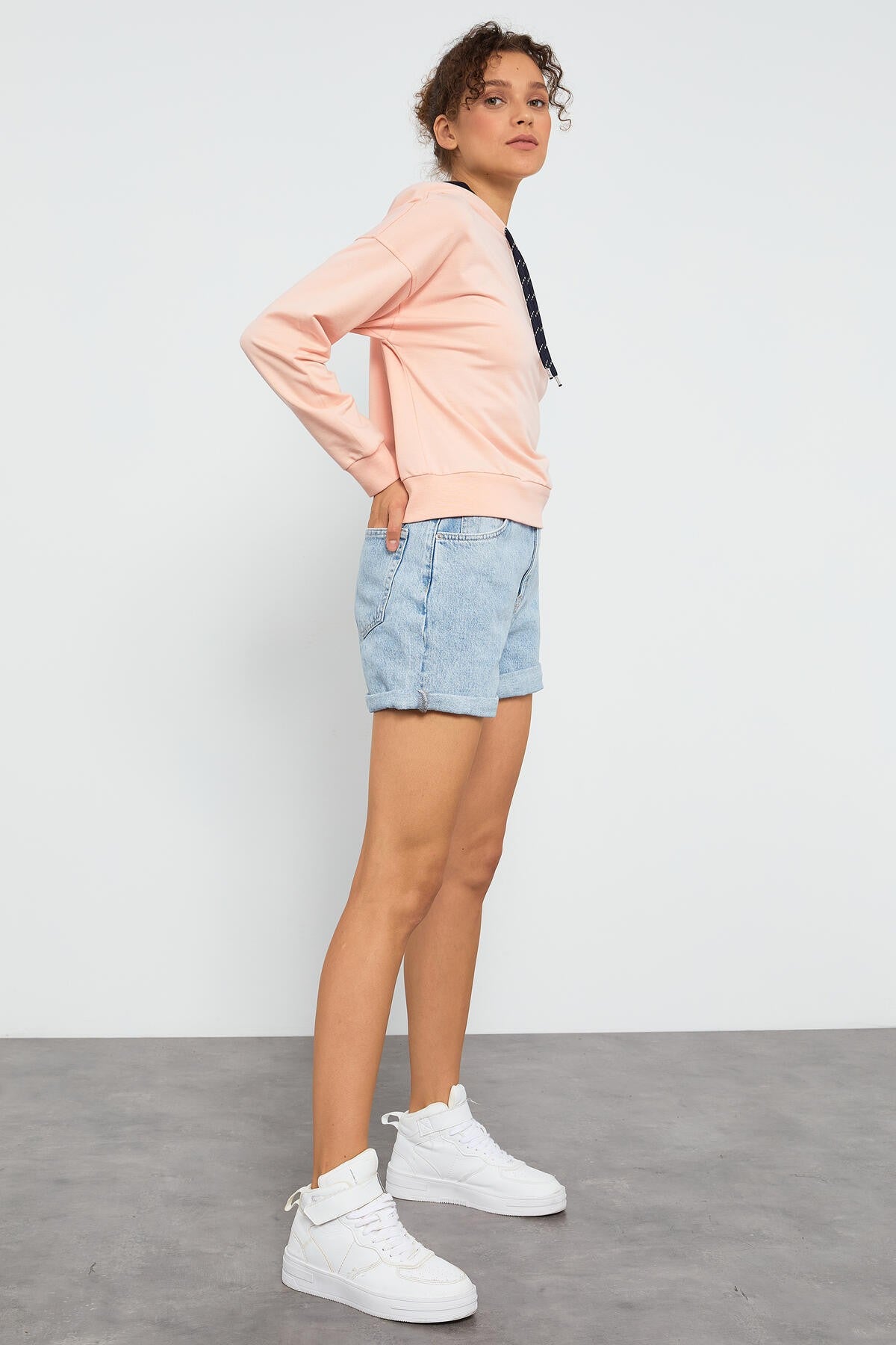 Pembe Uzun Kol Rahat Form Kapüşonlu Kadın Sweatshirt - 97115