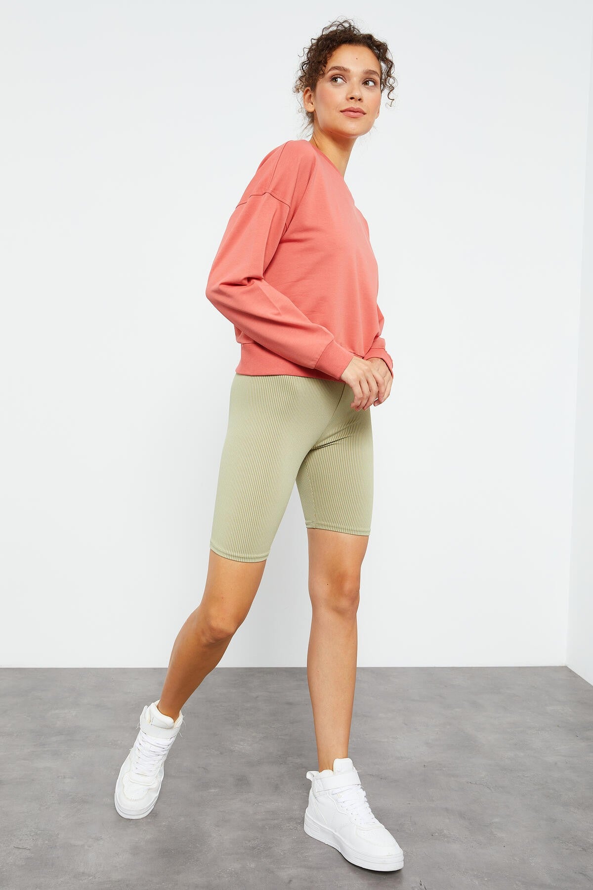 Pudra Basic Rahat Form O Yaka Kadın Sweatshirt - 97114