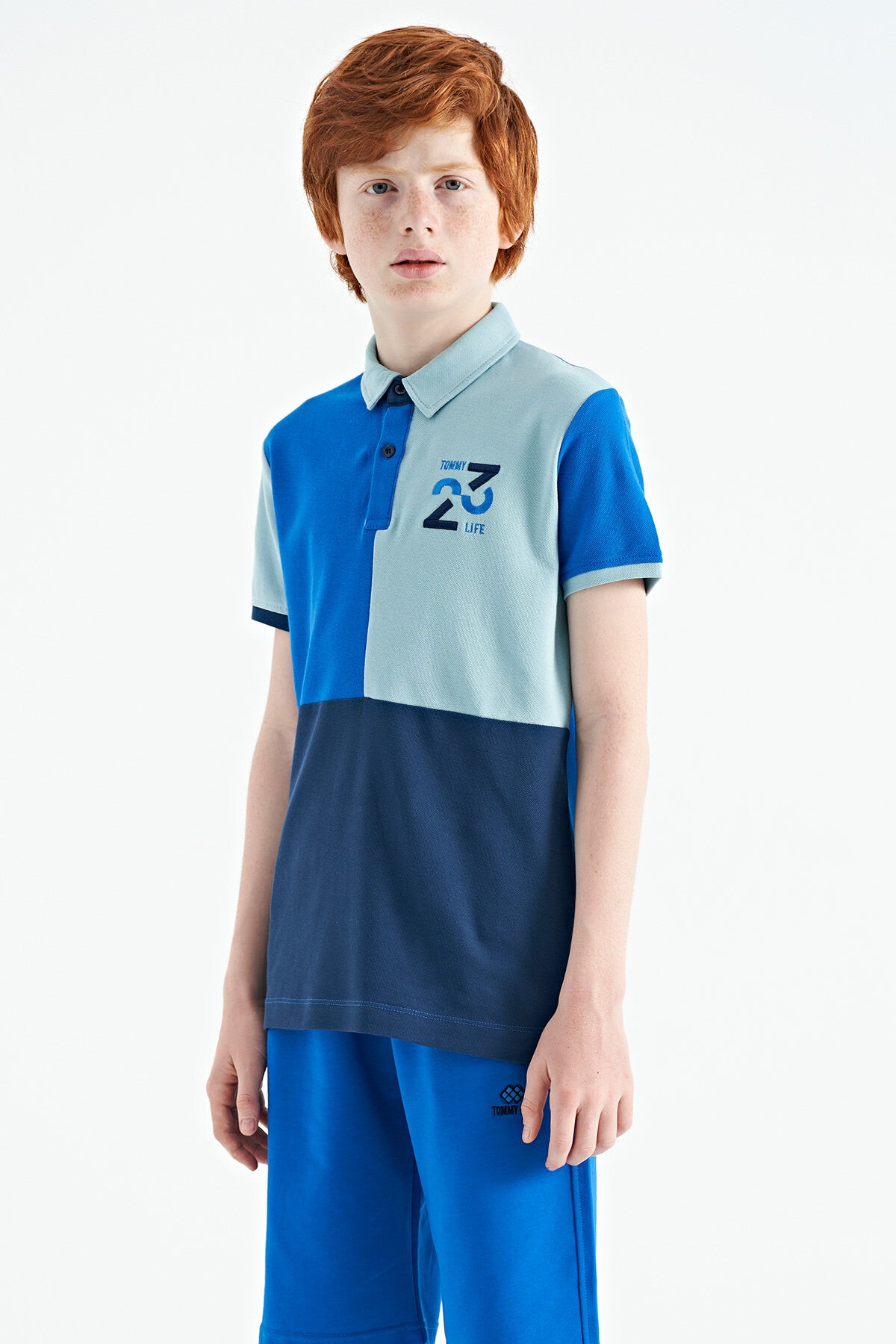 Saks Renk Bloklu Nakış Detaylı Standart Kalıp Polo Yaka Erkek Çocuk T-Shirt - 11108