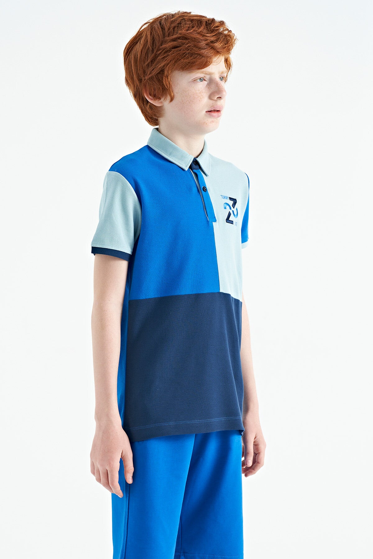 Saks Renk Bloklu Nakış Detaylı Standart Kalıp Polo Yaka Erkek Çocuk T-Shirt - 11108