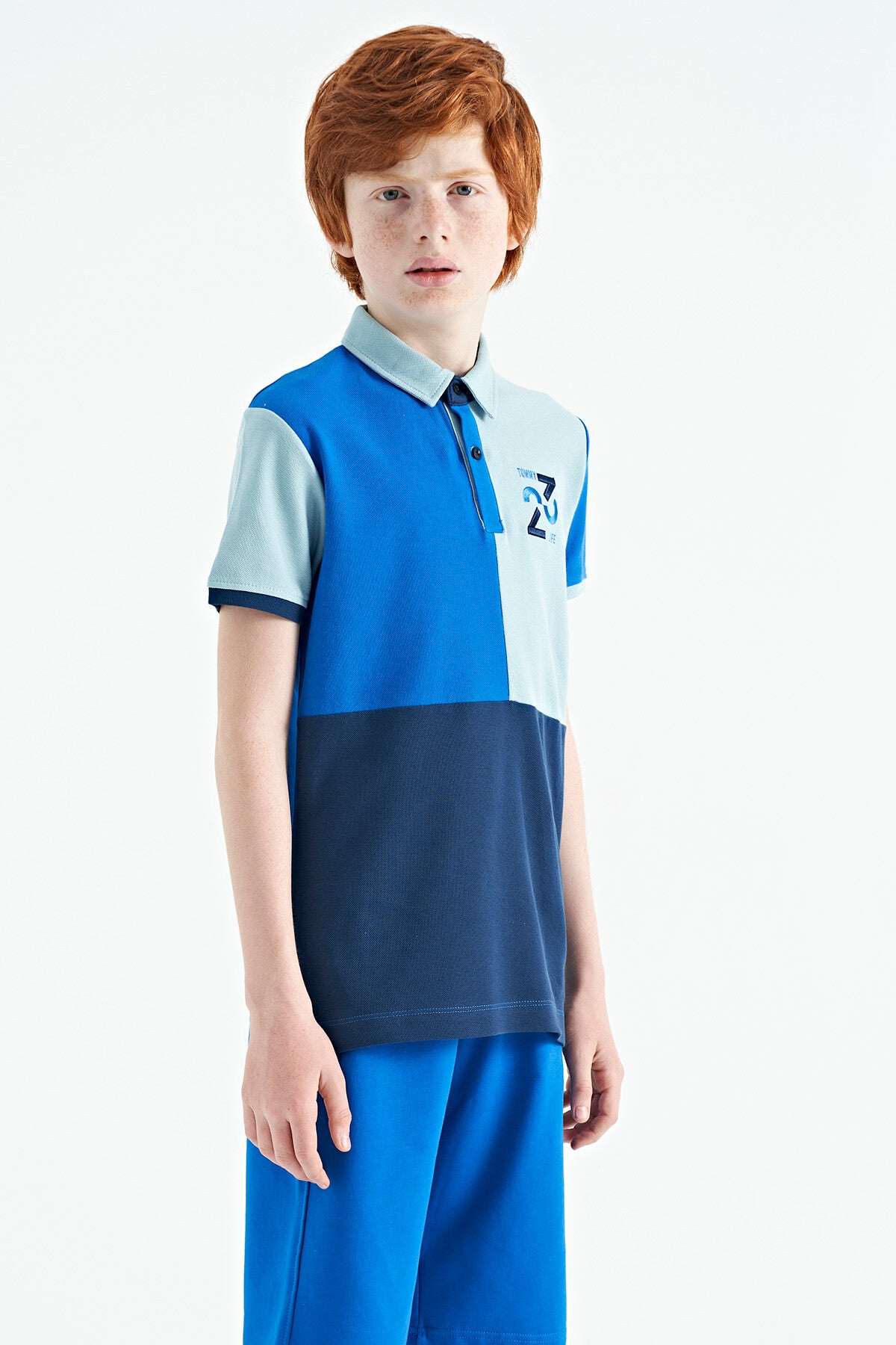 Saks Renk Bloklu Nakış Detaylı Standart Kalıp Polo Yaka Erkek Çocuk T-Shirt - 11108