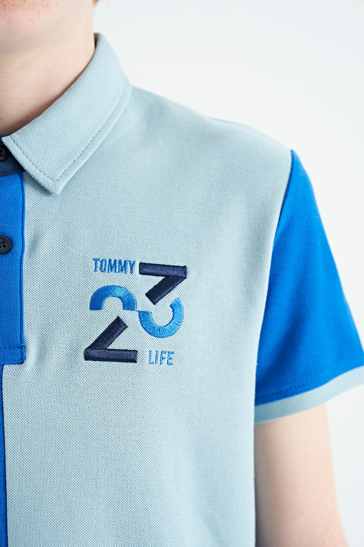 Saks Renk Bloklu Nakış Detaylı Standart Kalıp Polo Yaka Erkek Çocuk T-Shirt - 11108