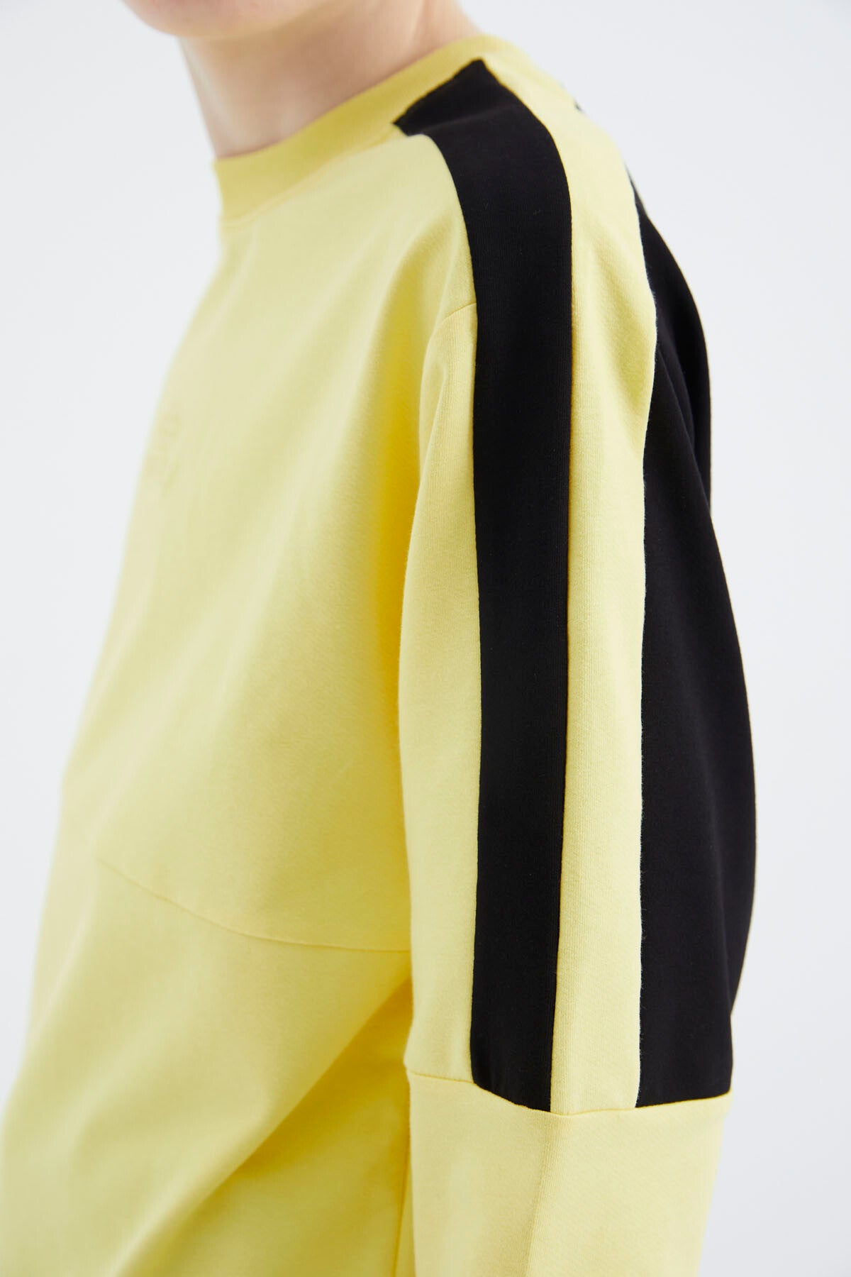 Sarı Basic O Yaka Erkek Çocuk Sweatshirt - 11182