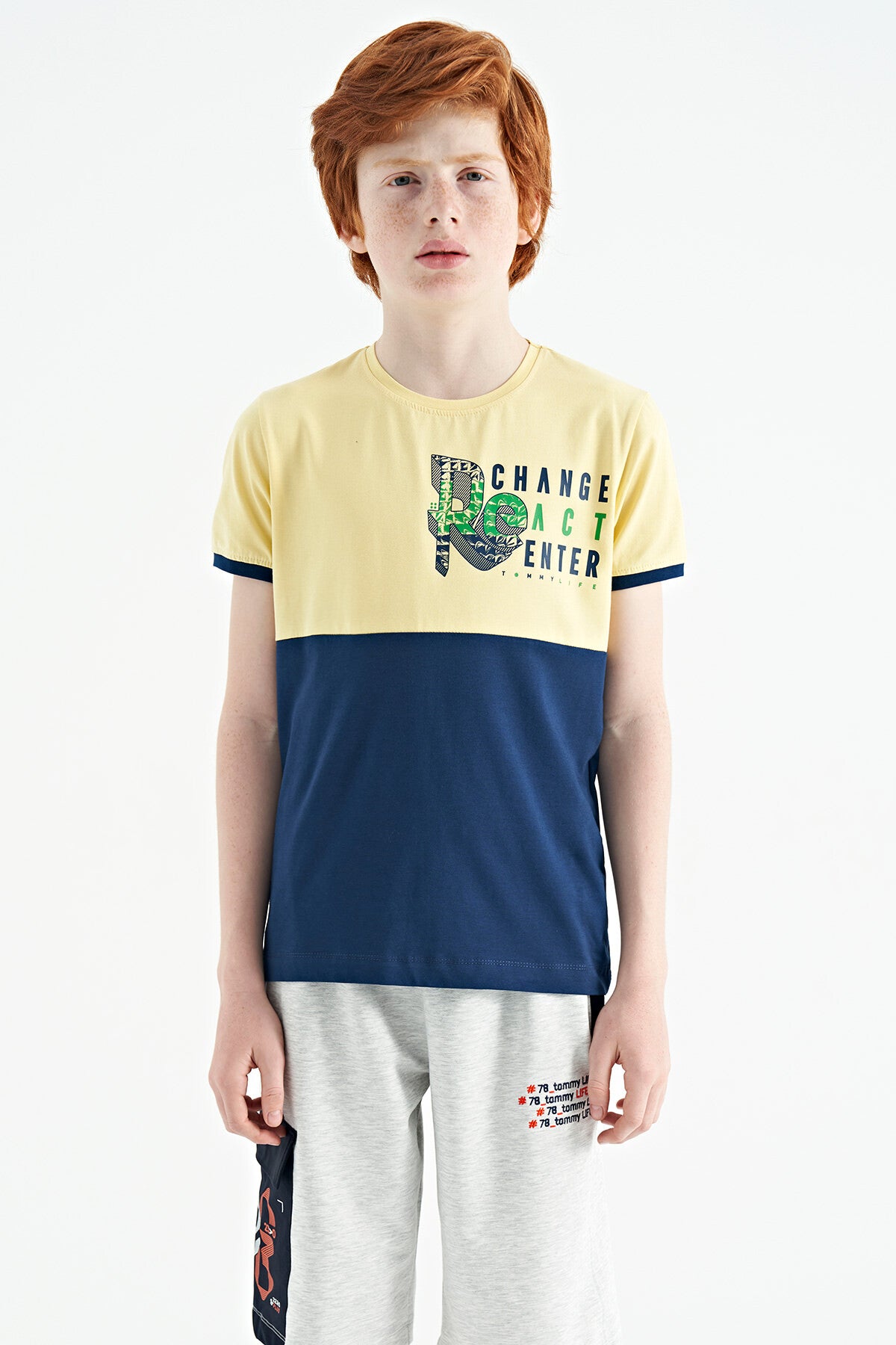 Sarı Baskı Detaylı Renk Bloklu Standart Kalıp O Yaka Erkek Çocuk T-Shirt - 11107