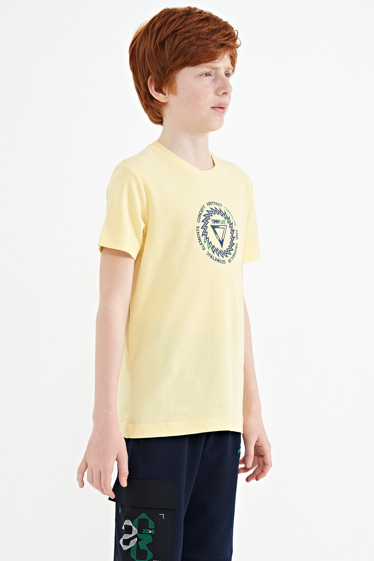 Sarı Nakış İşleme Detaylı O Yaka Standart Kalıp Erkek Çocuk T-Shirt - 11115
