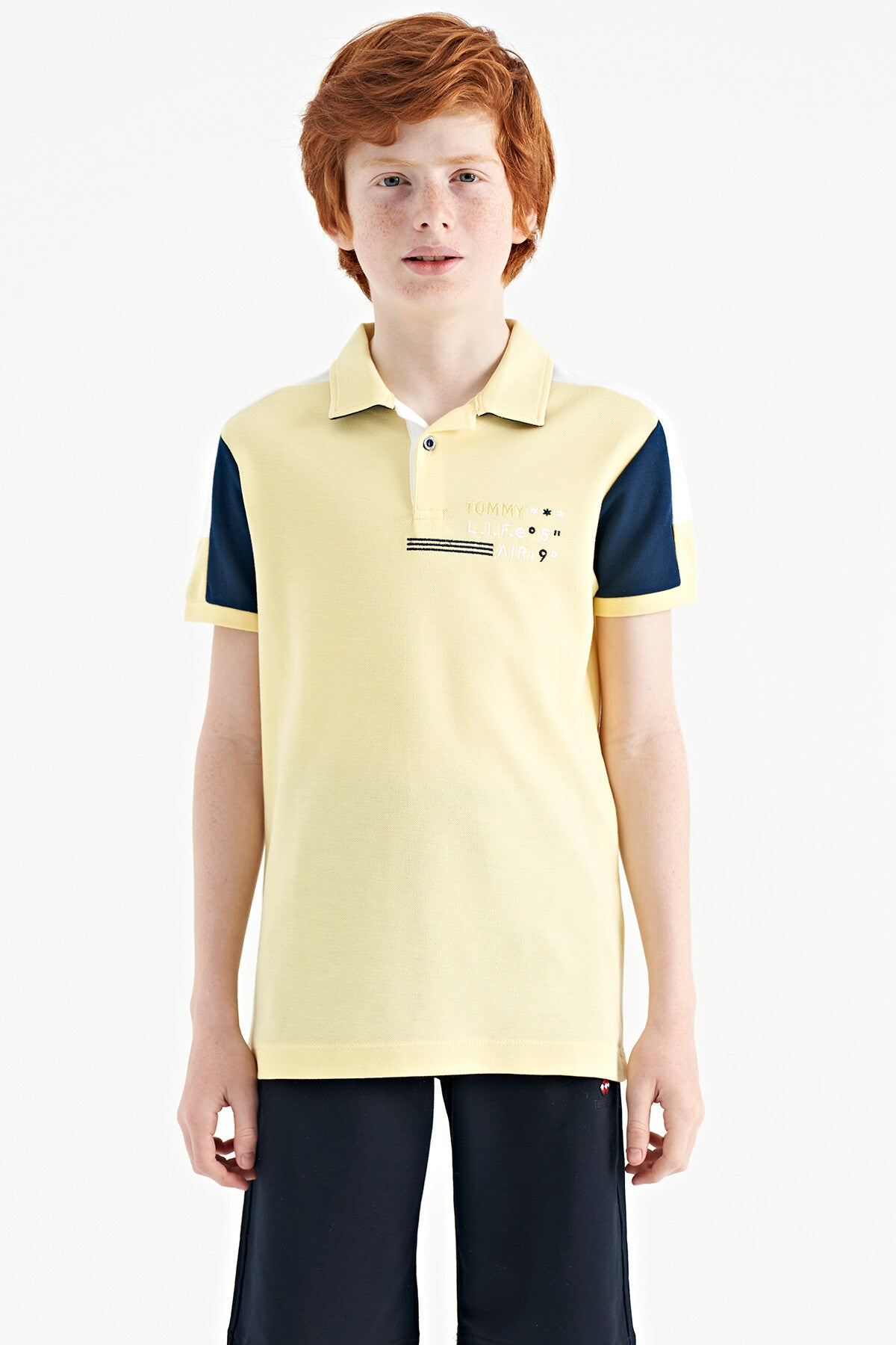 Sarı Renk Bloklu Omuz Garni Detaylı Standart Kalıp Erkek Çocuk T-Shirt - 11155