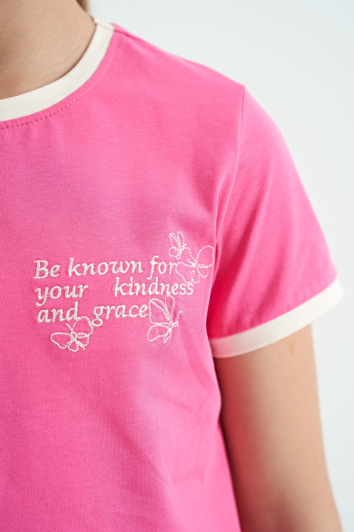 Şeker Pembe Minimal Yazı Baskılı O Yaka Rahat Form Kısa Kollu Kız Çocuk T-Shirt - 75110