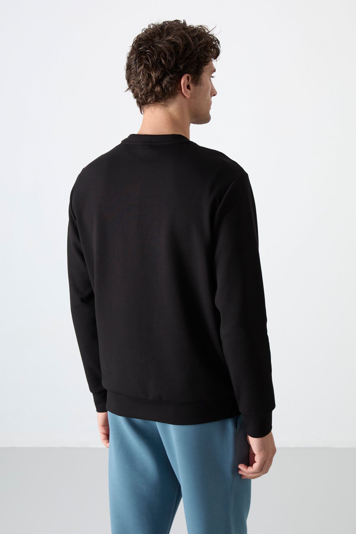 Siyah Basic O Yaka Rahat Form Erkek Sweatshirt - 88053