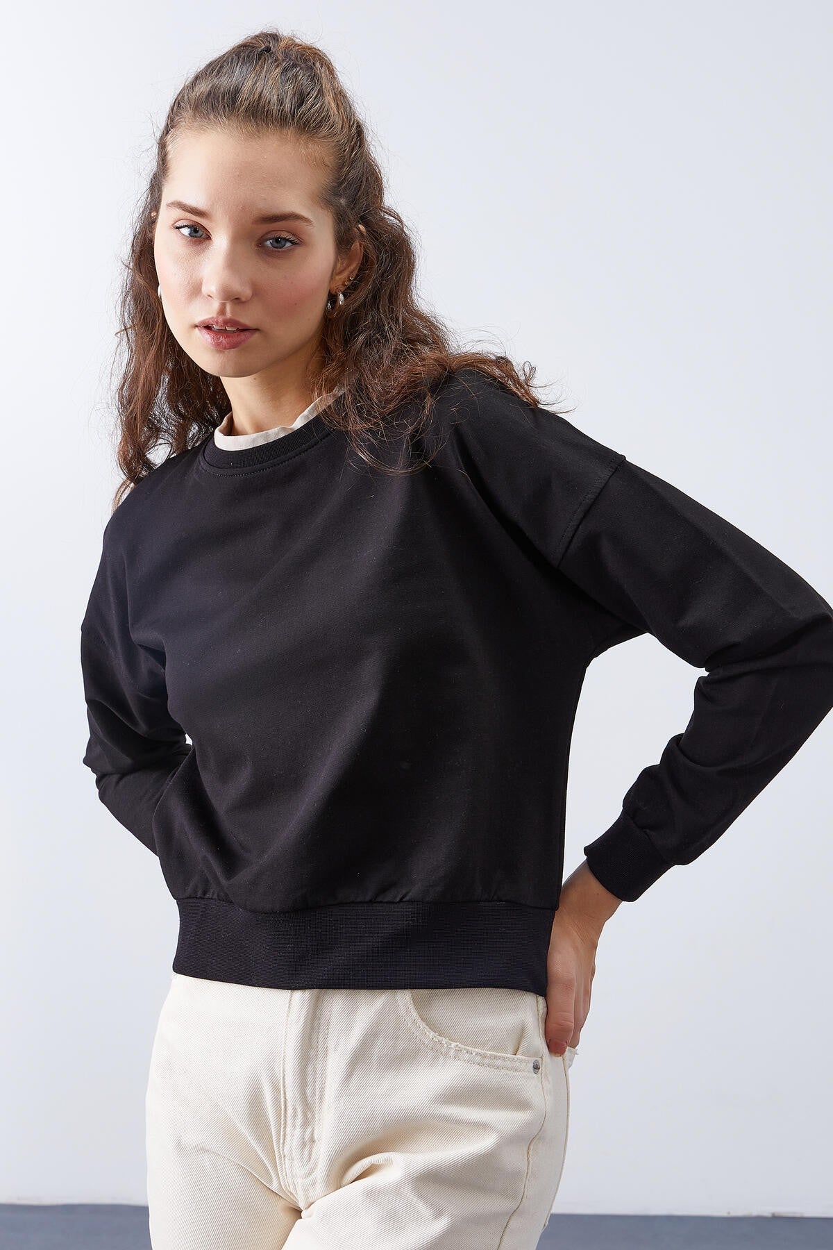 Siyah Basic Rahat Form O Yaka Kadın Sweatshirt - 97114