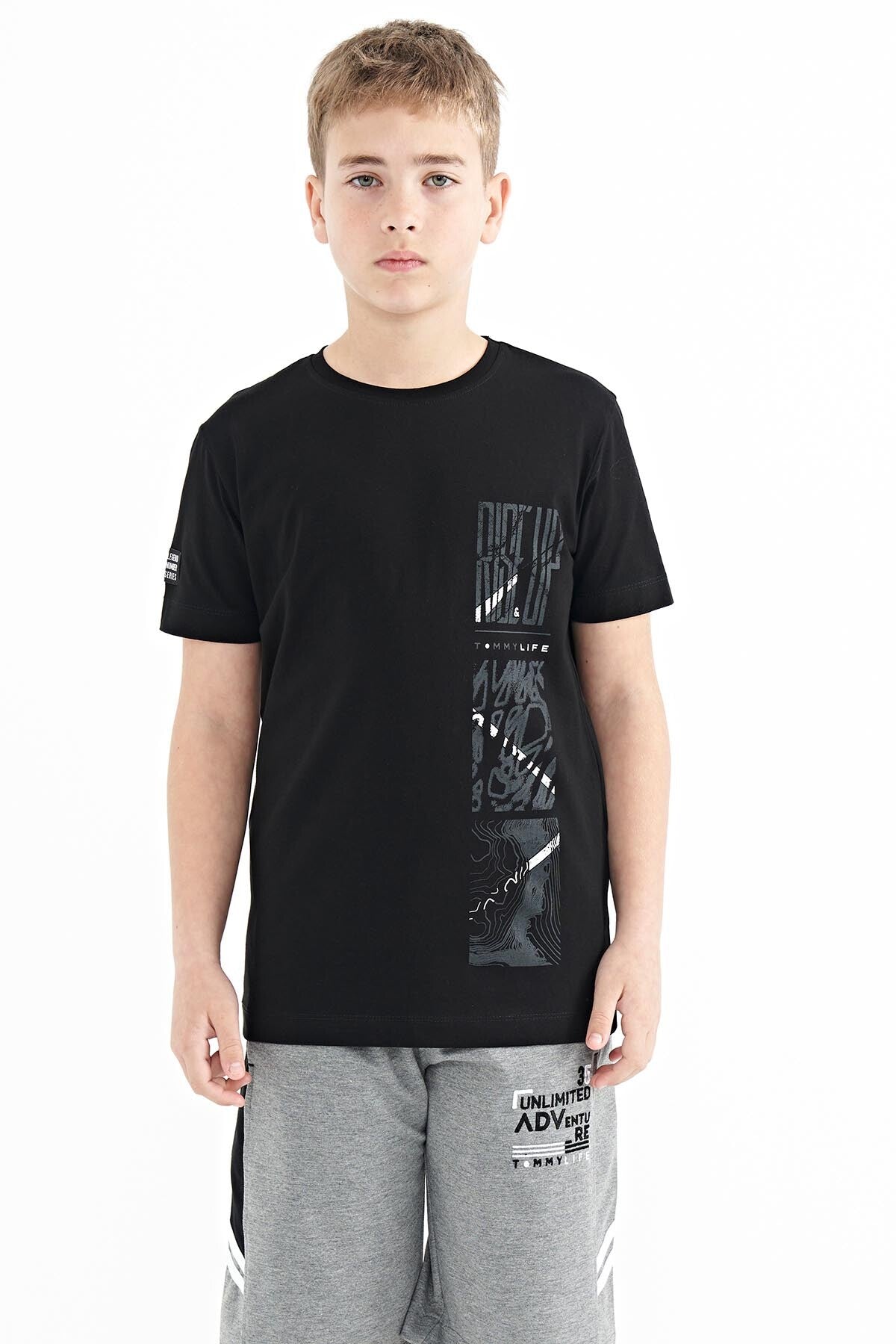 Siyah Baskı Detaylı O Yaka Standart Kalıp Erkek Çocuk T-Shirt - 11104