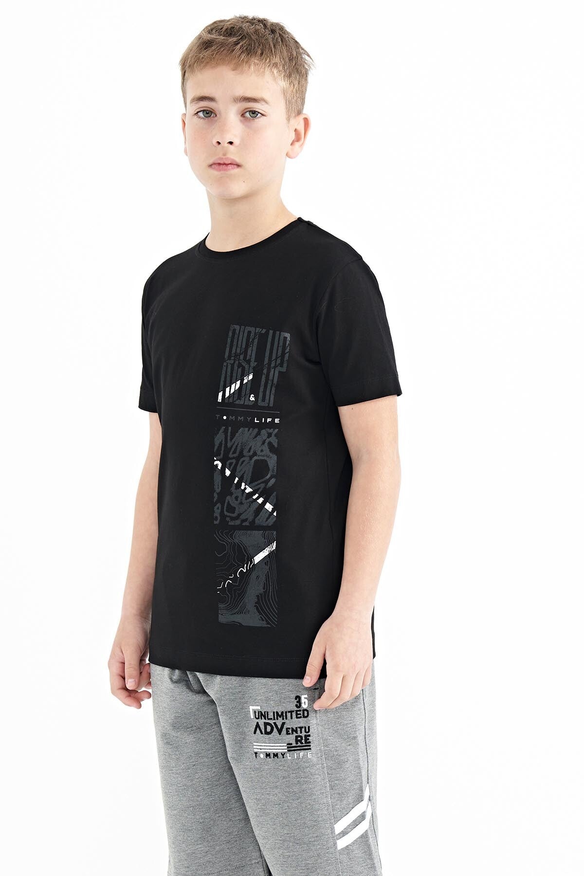 Siyah Baskı Detaylı O Yaka Standart Kalıp Erkek Çocuk T-Shirt - 11104