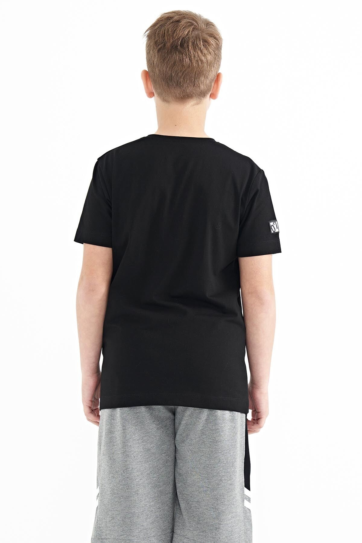 Siyah Baskı Detaylı O Yaka Standart Kalıp Erkek Çocuk T-Shirt - 11104