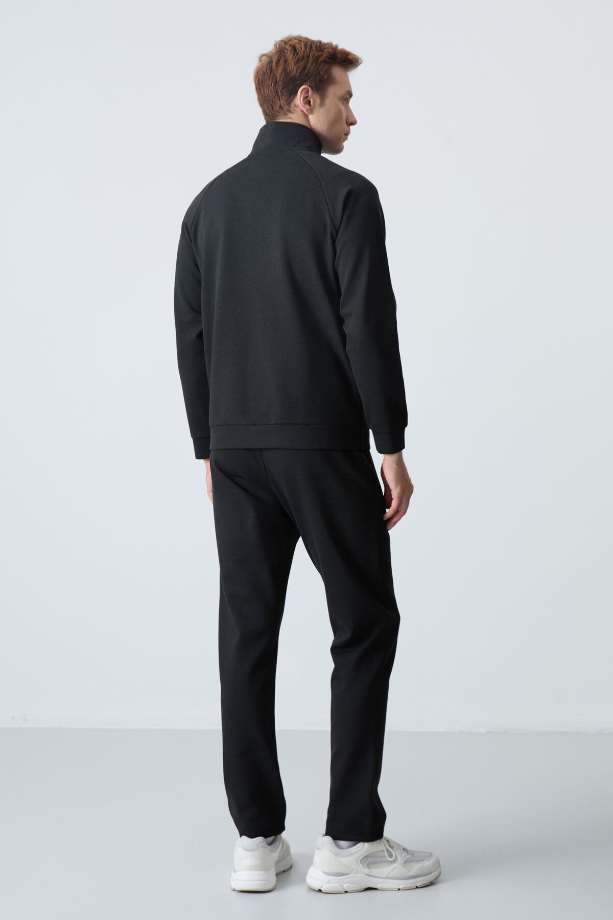 Siyah  Dik Yaka Çift Renk Rahat Form Klasik Paça Erkek Eşofman Takımı - 85113