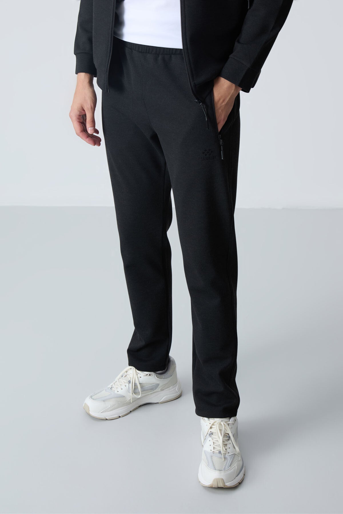 Siyah  Dik Yaka Çift Renk Rahat Form Klasik Paça Erkek Eşofman Takımı - 85113