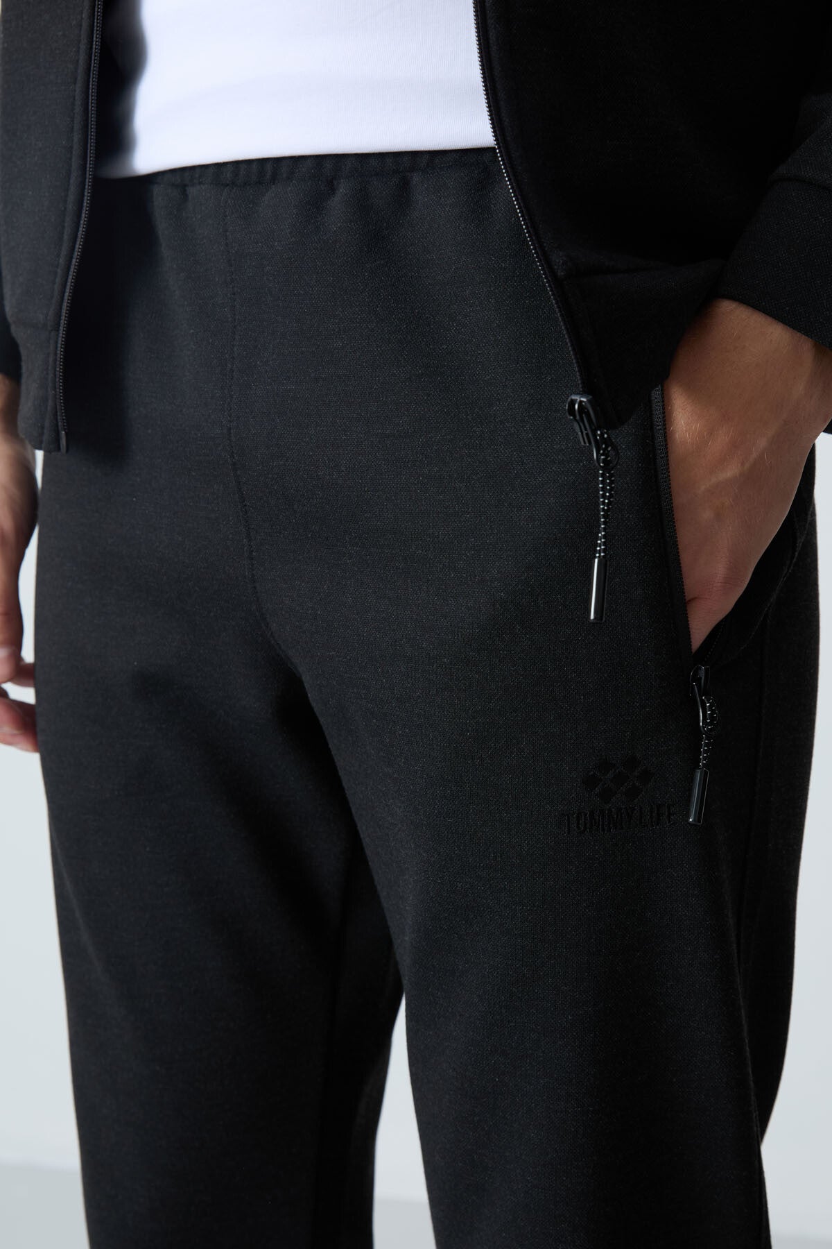 Siyah  Dik Yaka Çift Renk Rahat Form Klasik Paça Erkek Eşofman Takımı - 85113