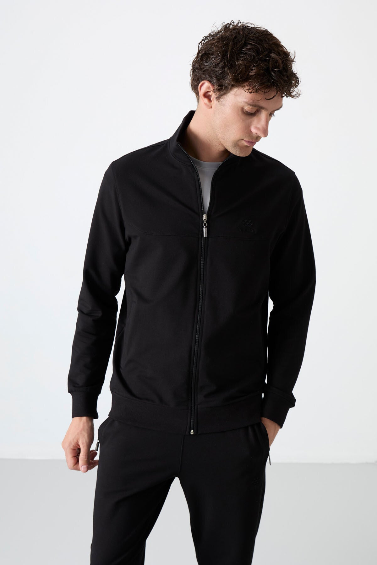 Siyah Dik Yaka Fermuarlı Rahat Form Klasik Paça Erkek Eşofman Takımı - 85072