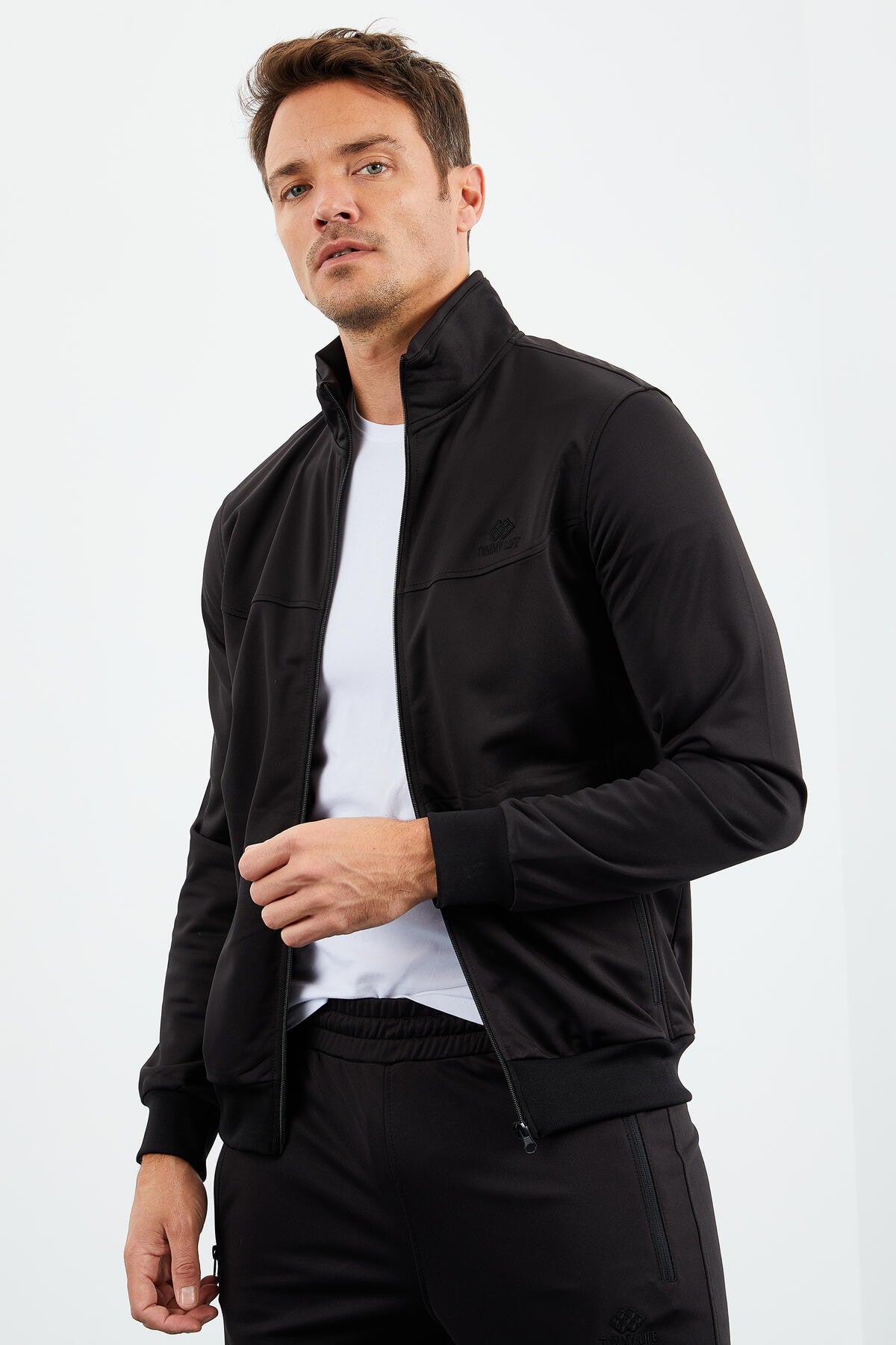 Siyah Dik Yaka Fermuarlı Standart Kalıp Klasik Paça Erkek Eşofman Takımı  - 85162