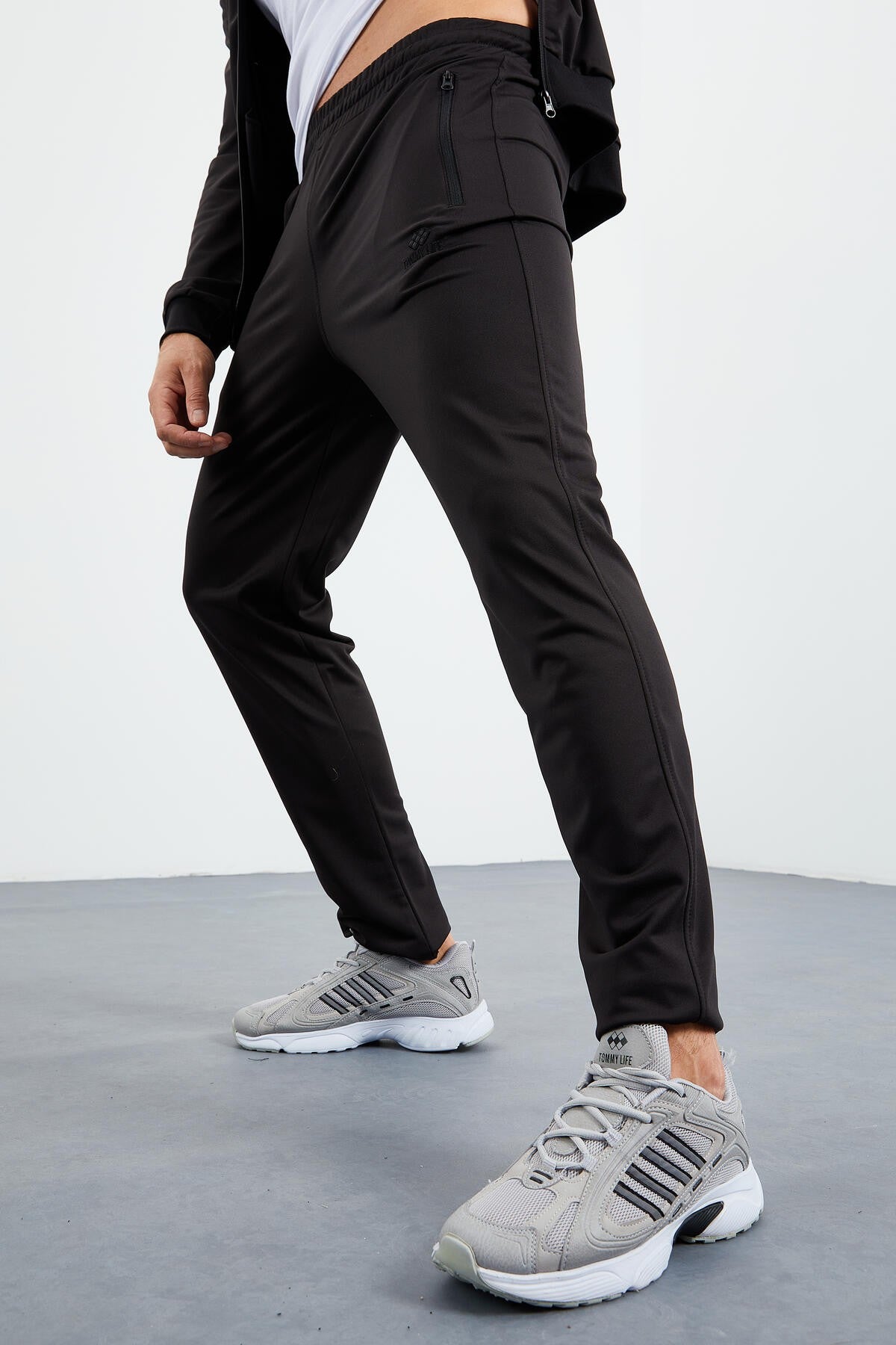 Siyah Dik Yaka Fermuarlı Standart Kalıp Klasik Paça Erkek Eşofman Takımı  - 85162