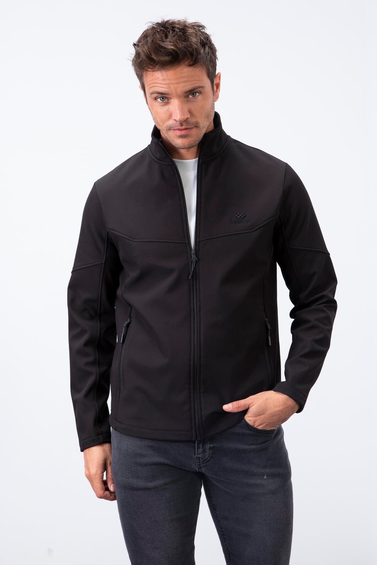 Siyah Fermuarlı Dik Yaka Su ve Rüzgar Geçirmez Softshell Erkek Mont - 88050