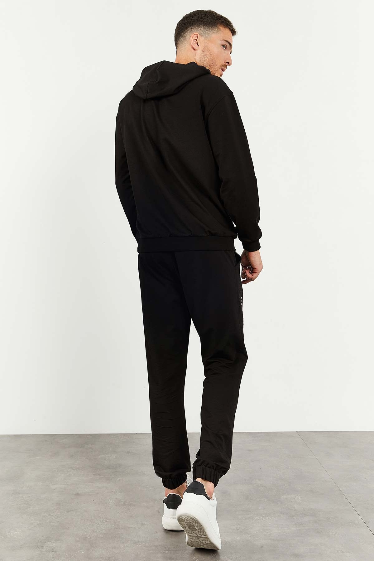 Siyah Kapüşonlu Kanguru Cep Lastik Paça Erkek Oversize Eşofman Takımı - 85117