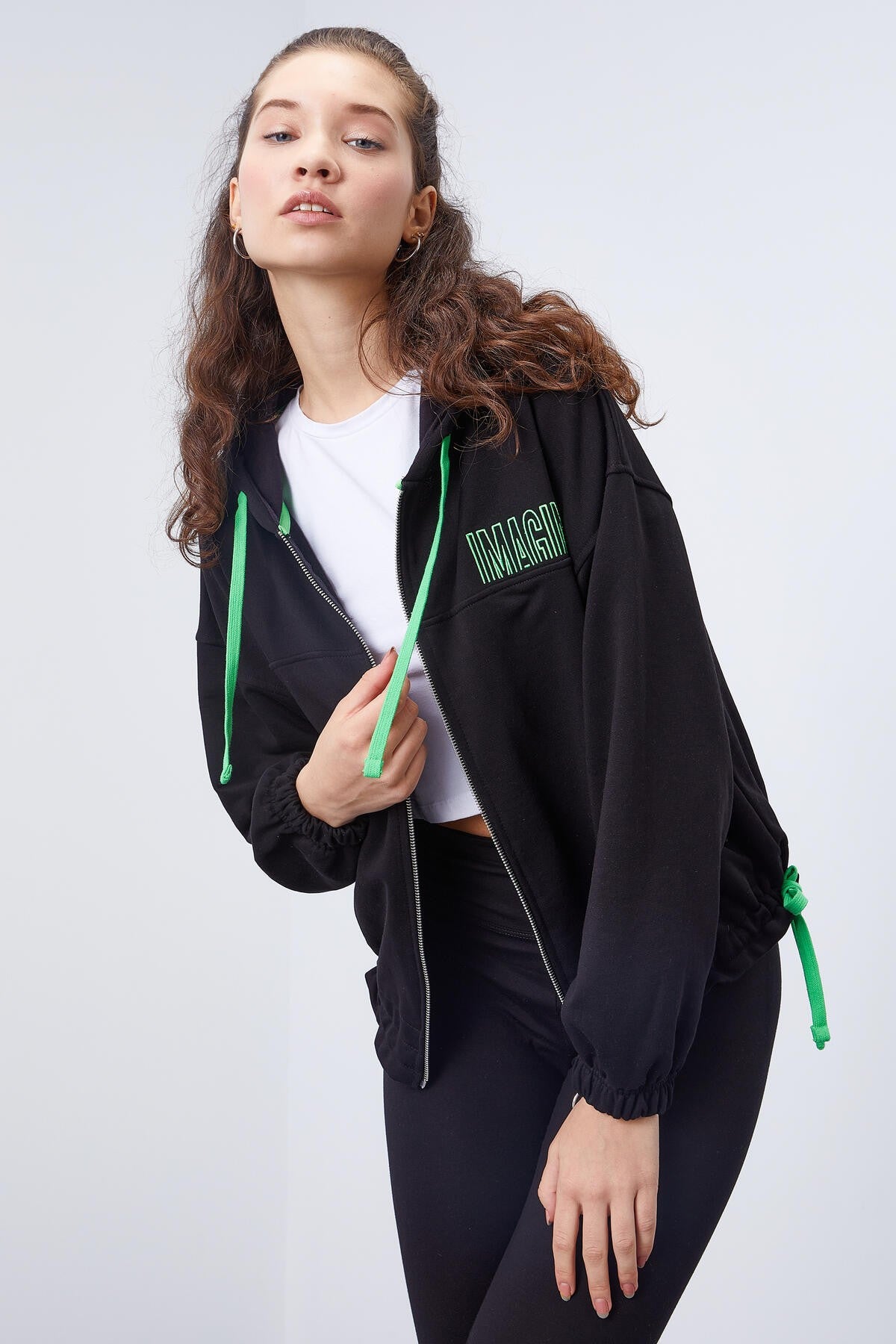 Siyah Kapüşonlu Renkli Bağcıklı Fermuarlı Kadın Oversize Sweatshirt - 97176