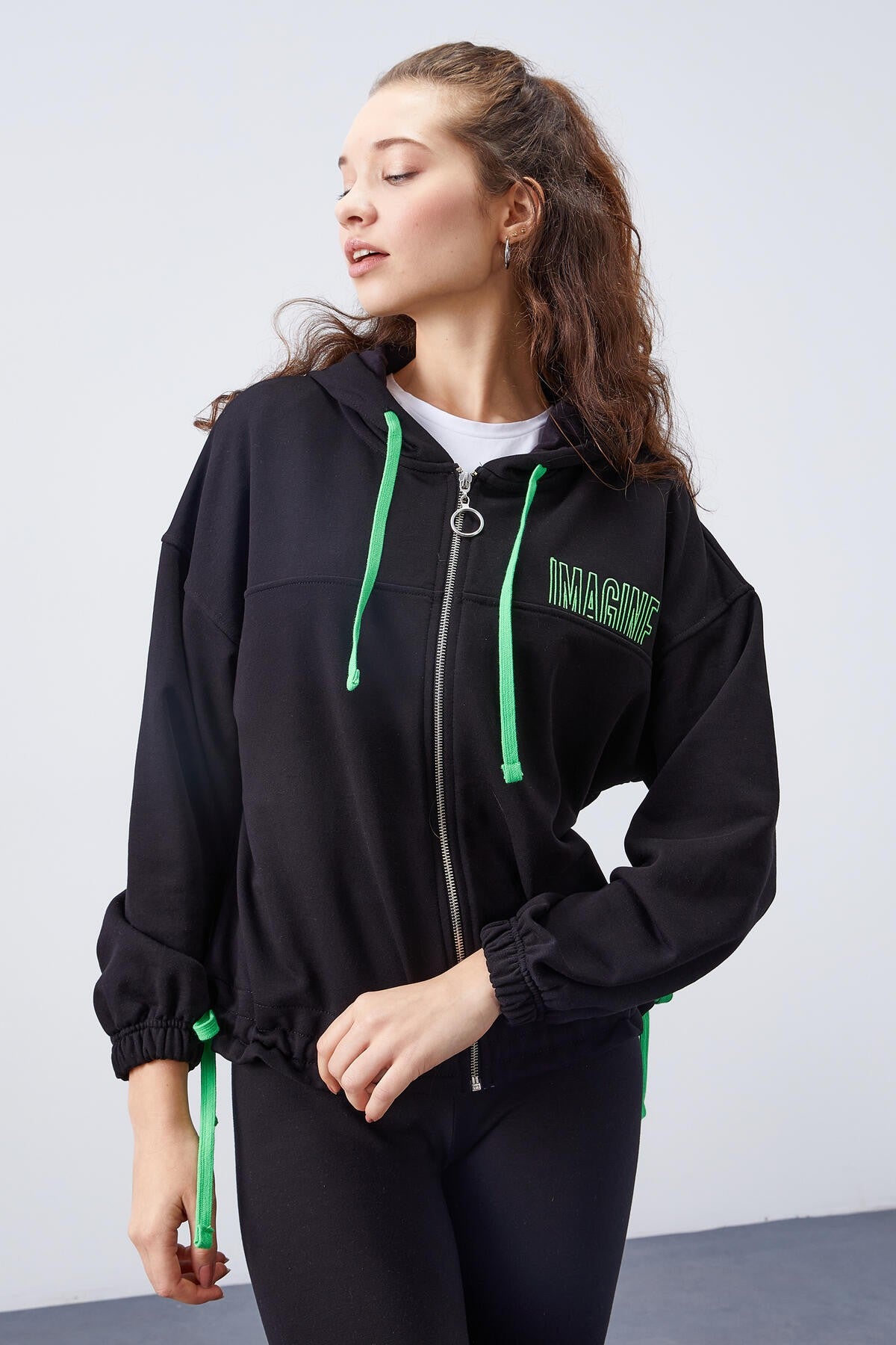 Siyah Kapüşonlu Renkli Bağcıklı Fermuarlı Kadın Oversize Sweatshirt - 97176