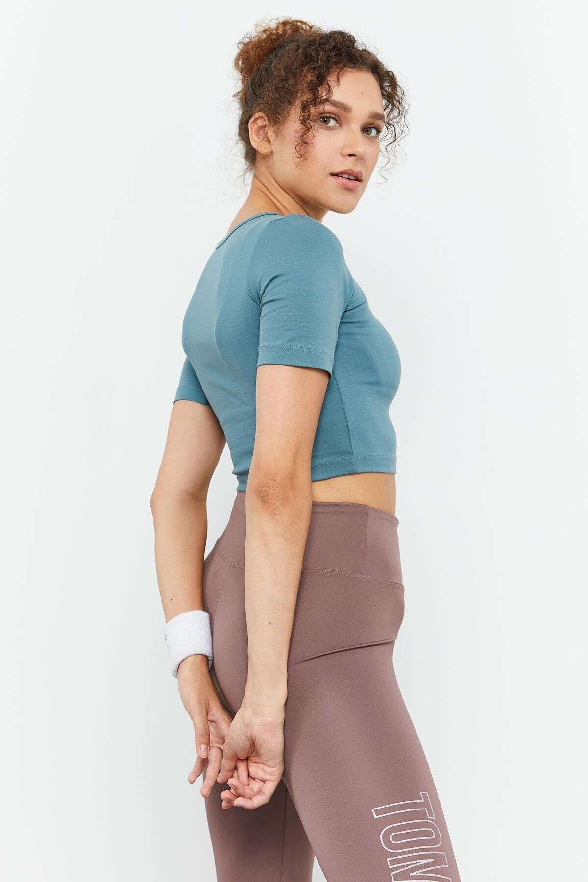 Siyah Kısa Kollu Dar Kalıp O Yaka Kadın Crop Top T-Shirt - 97149