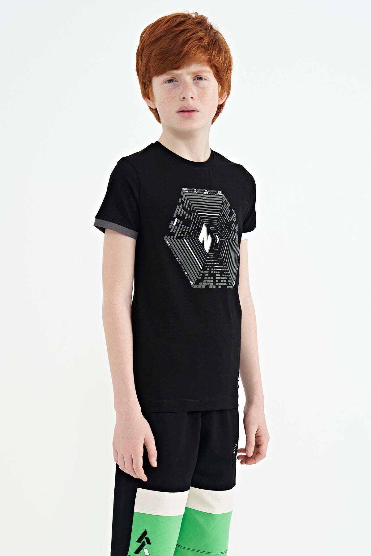 Siyah Kol Ucu Renkli Detaylı Baskılı Standart Kalıp Erkek Çocuk T-Shirt - 11156