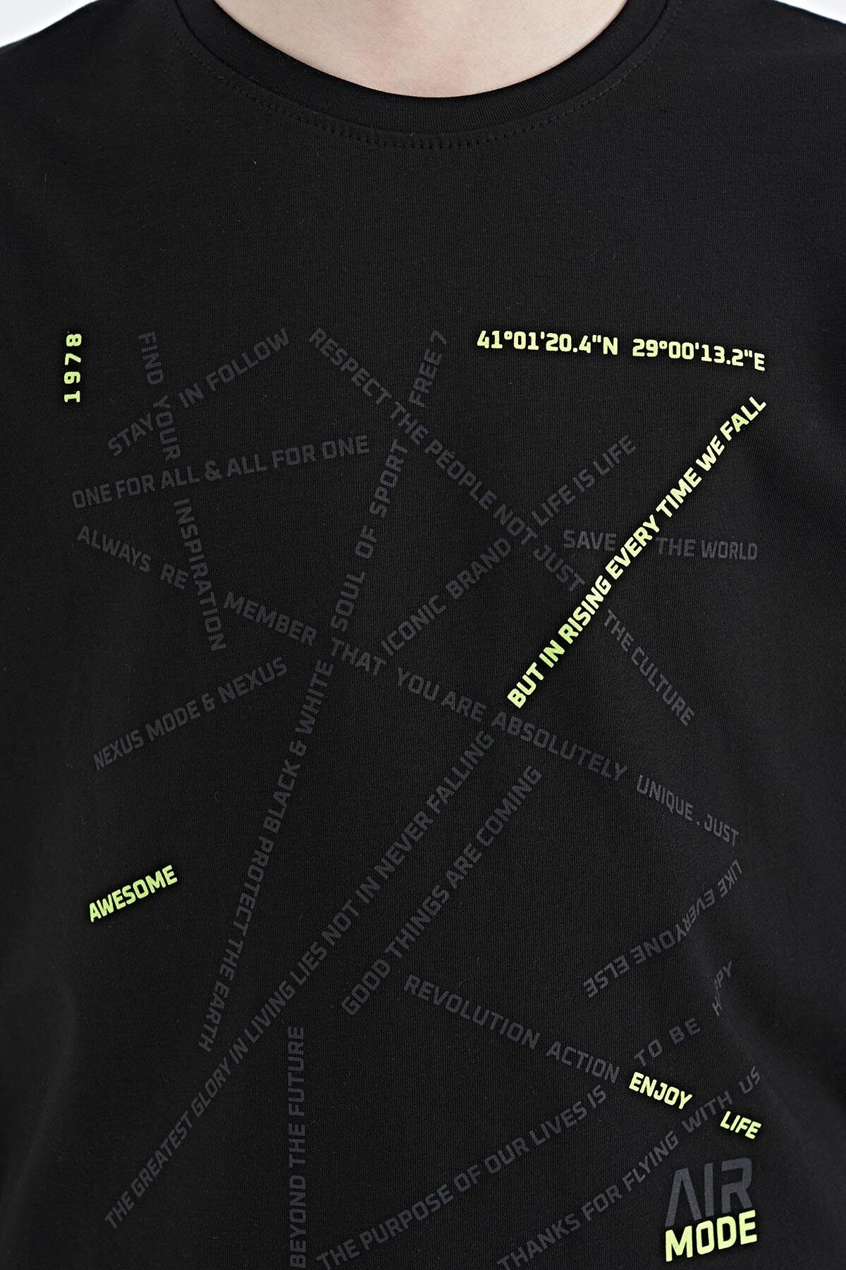 Siyah Minimal Yazı Baskılı Standart Kalıp O Yaka Erkek Çocuk T-Shirt - 11132