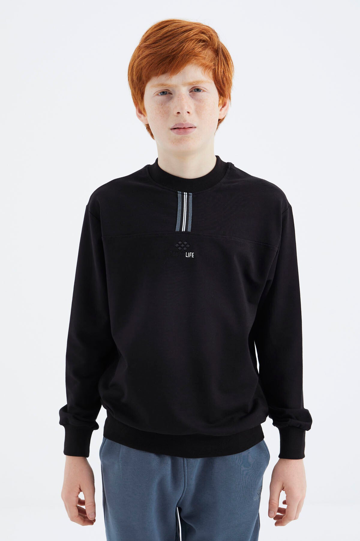 Siyah O Yaka Erkek Çocuk Sweatshirt - 11178