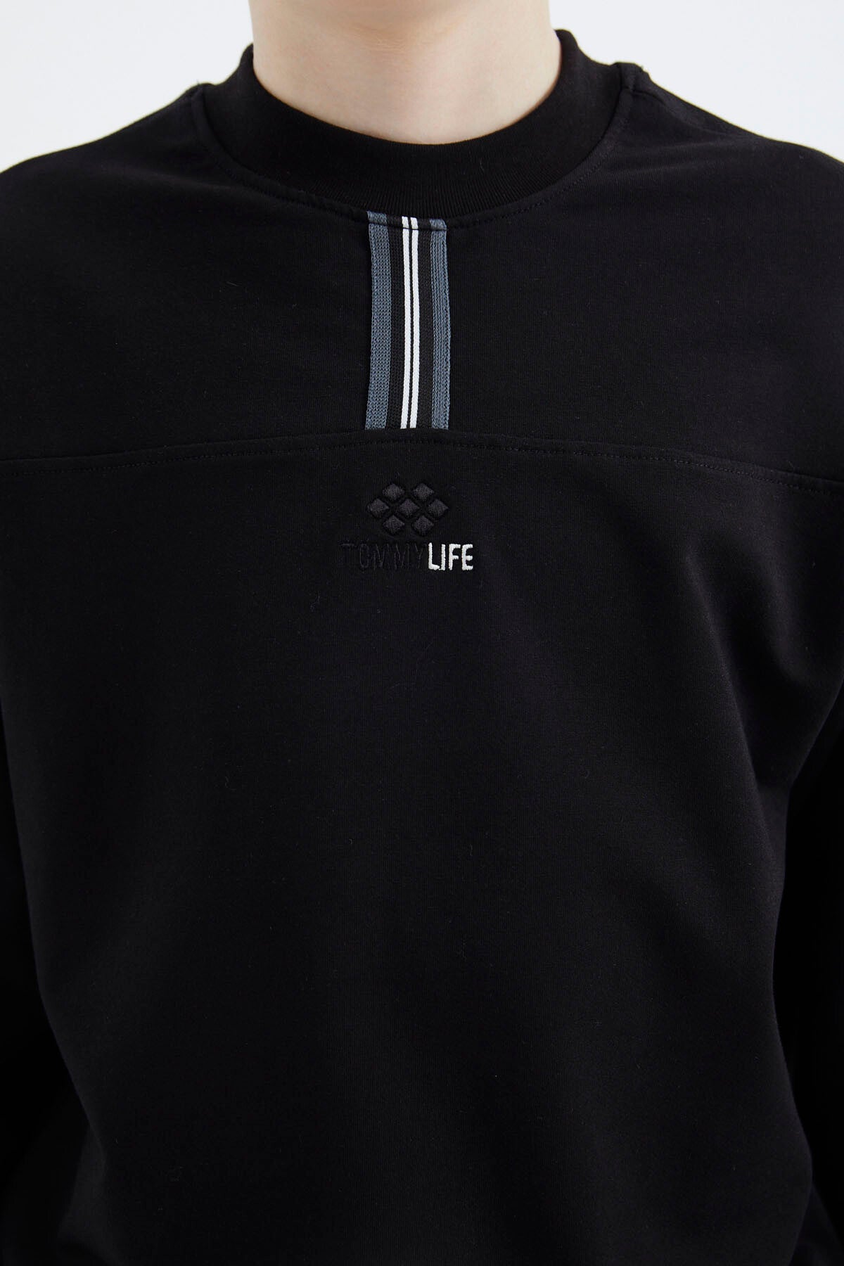 Siyah O Yaka Erkek Çocuk Sweatshirt - 11178