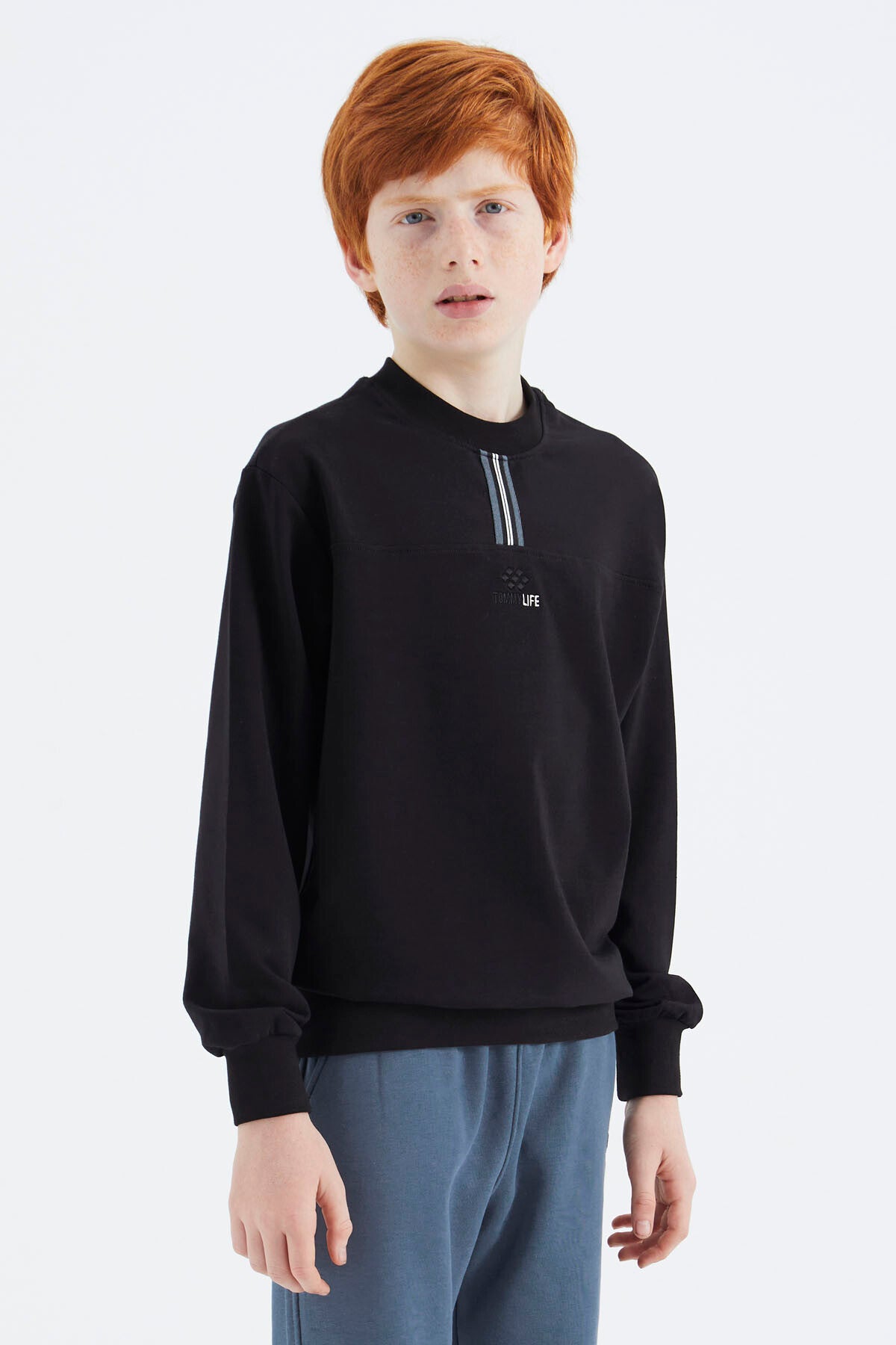 Siyah O Yaka Erkek Çocuk Sweatshirt - 11178