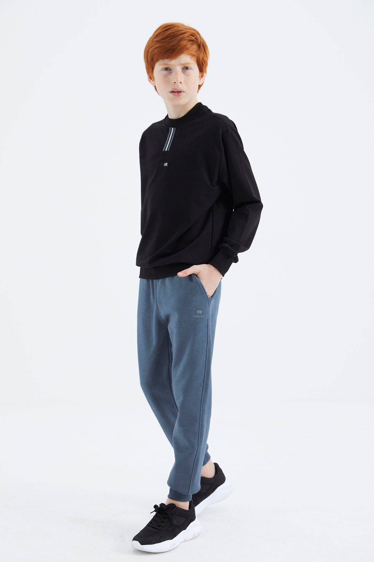 Siyah O Yaka Erkek Çocuk Sweatshirt - 11178