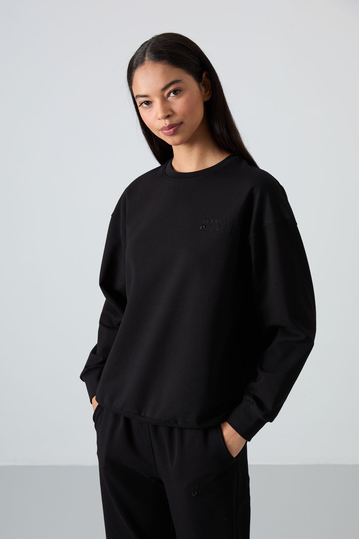 Siyah Basic Pamuklu O Yaka Oversize Lastik Paça Kadın Eşofman Takım - 95287