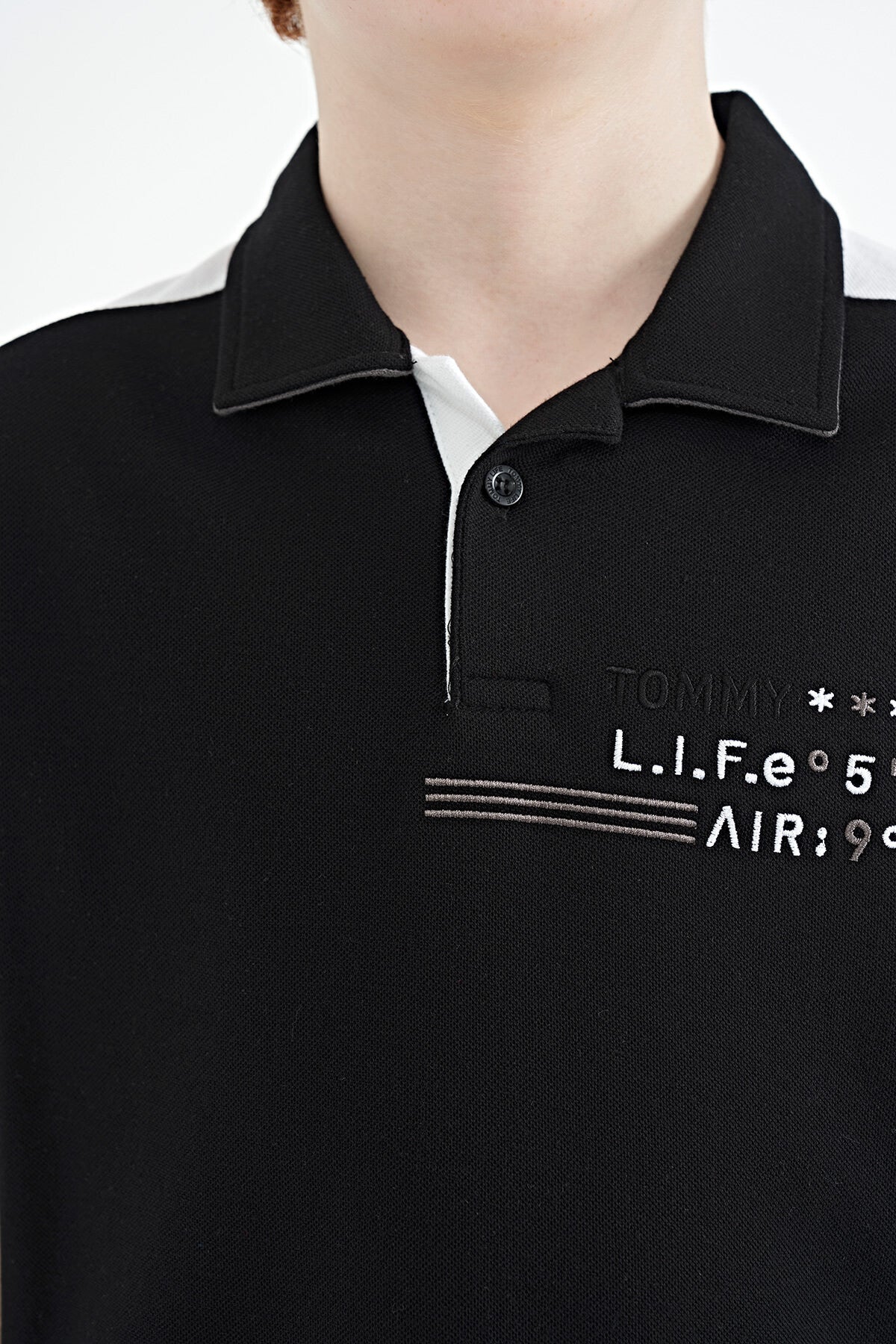 Siyah Renk Bloklu Omuz Garni Detaylı Standart Kalıp Erkek Çocuk T-Shirt - 11155