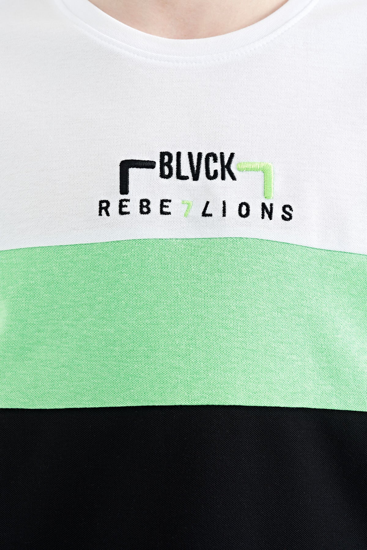 Siyah Renk Geçişli Nakışlı Oversize Erkek Çocuk T-Shirt - 11159