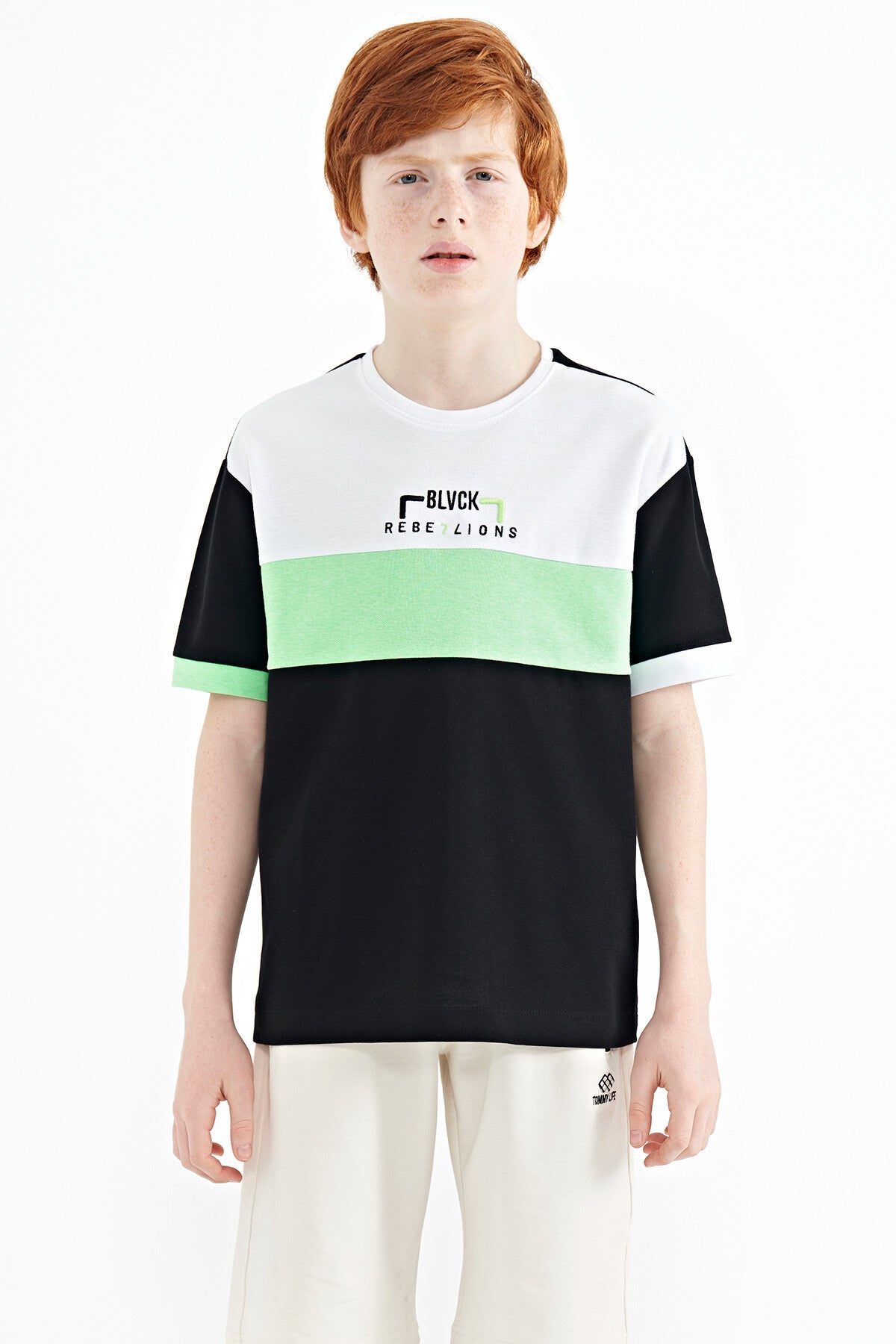 Siyah Renk Geçişli Nakışlı Oversize Erkek Çocuk T-Shirt - 11159