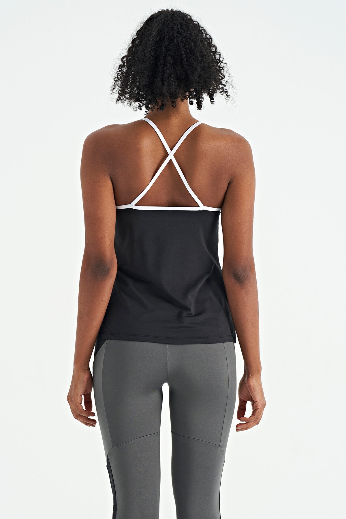 Siyah Sırt Çarpraz Askı Detaylı Standart Kalıp Kadın Spor Atlet - 97261