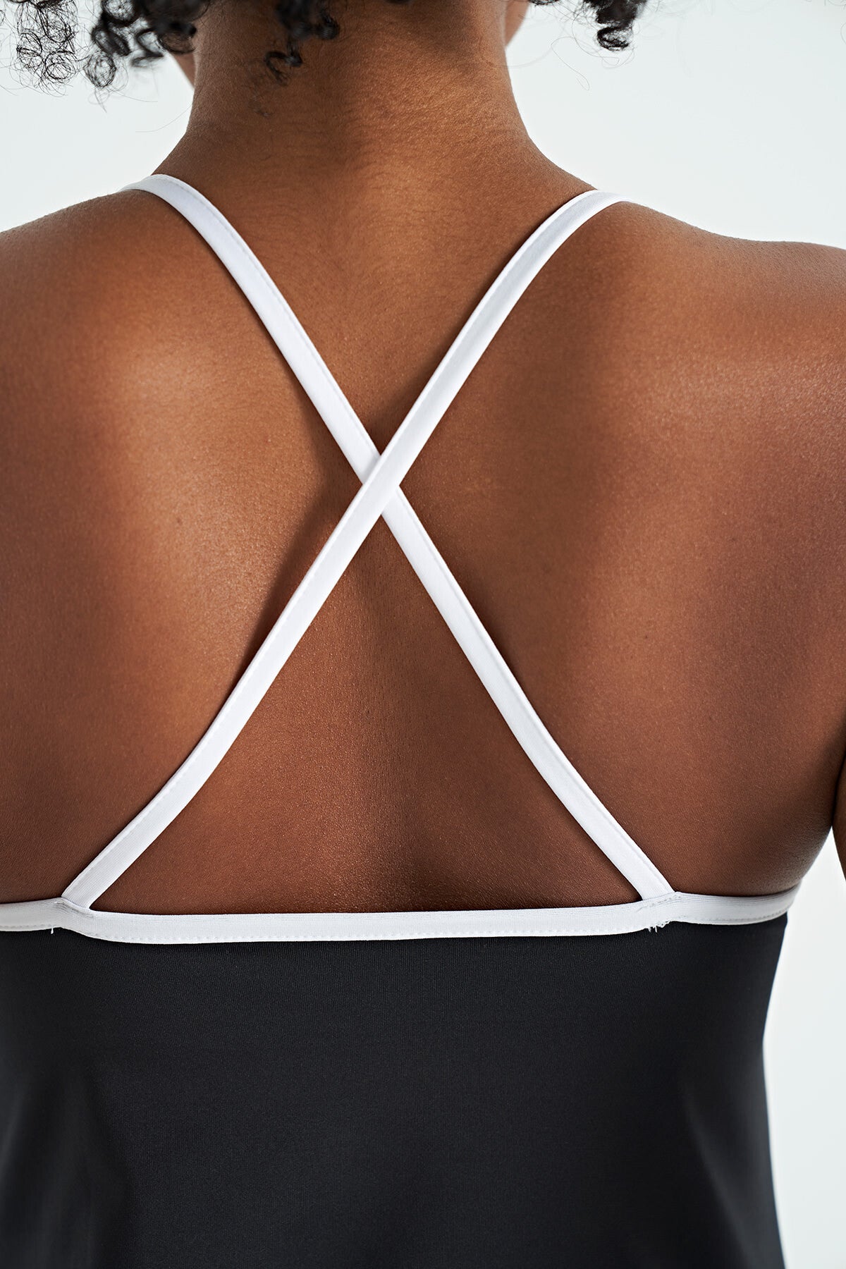 Siyah Sırt Çarpraz Askı Detaylı Standart Kalıp Kadın Spor Atlet - 97261