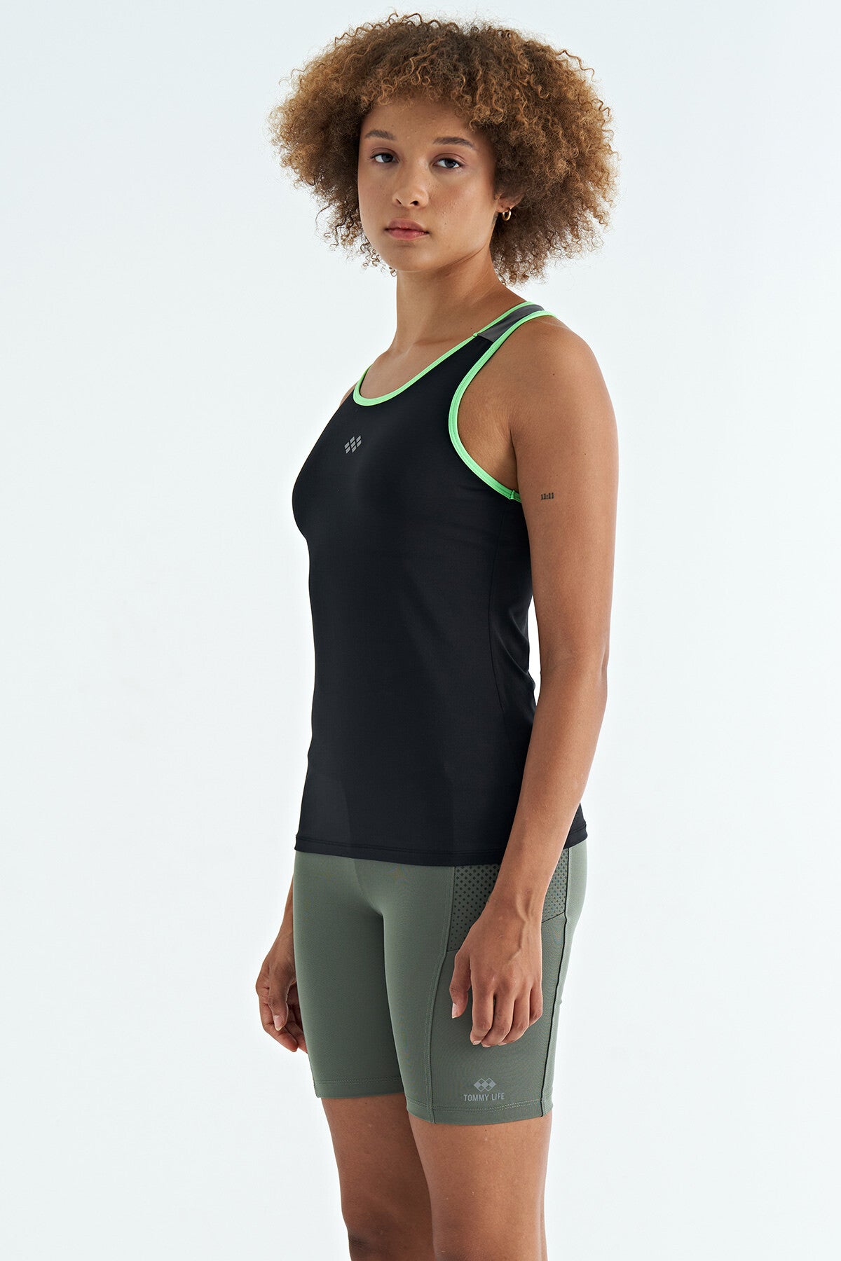 Siyah Sırt Detaylı Baskılı Standart Kalıp Kadın Atlet - 97269