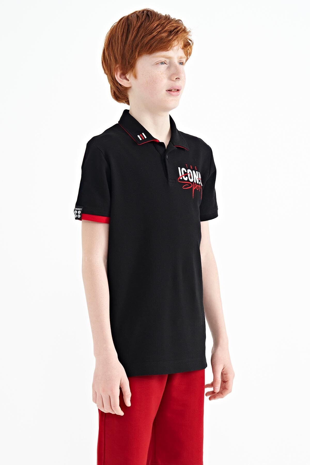 Siyah Yaka Gögüs Nakış Detaylı Standart Kalıp Polo Yaka Erkek Çocuk T-Shirt - 11139