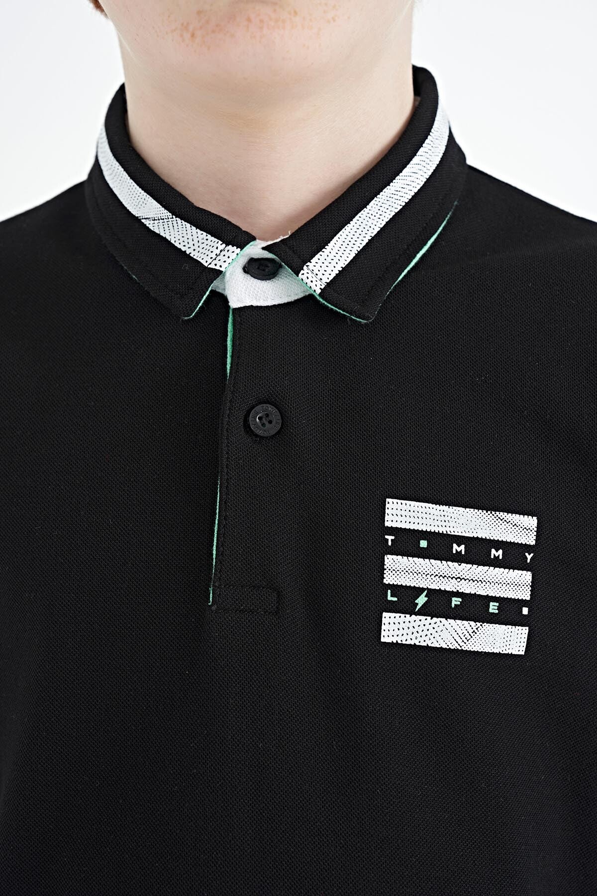 Siyah Yakası Renk Bloklu Baskı Detaylı Standart Kalıp Erkek Çocuk T-Shirt - 11111