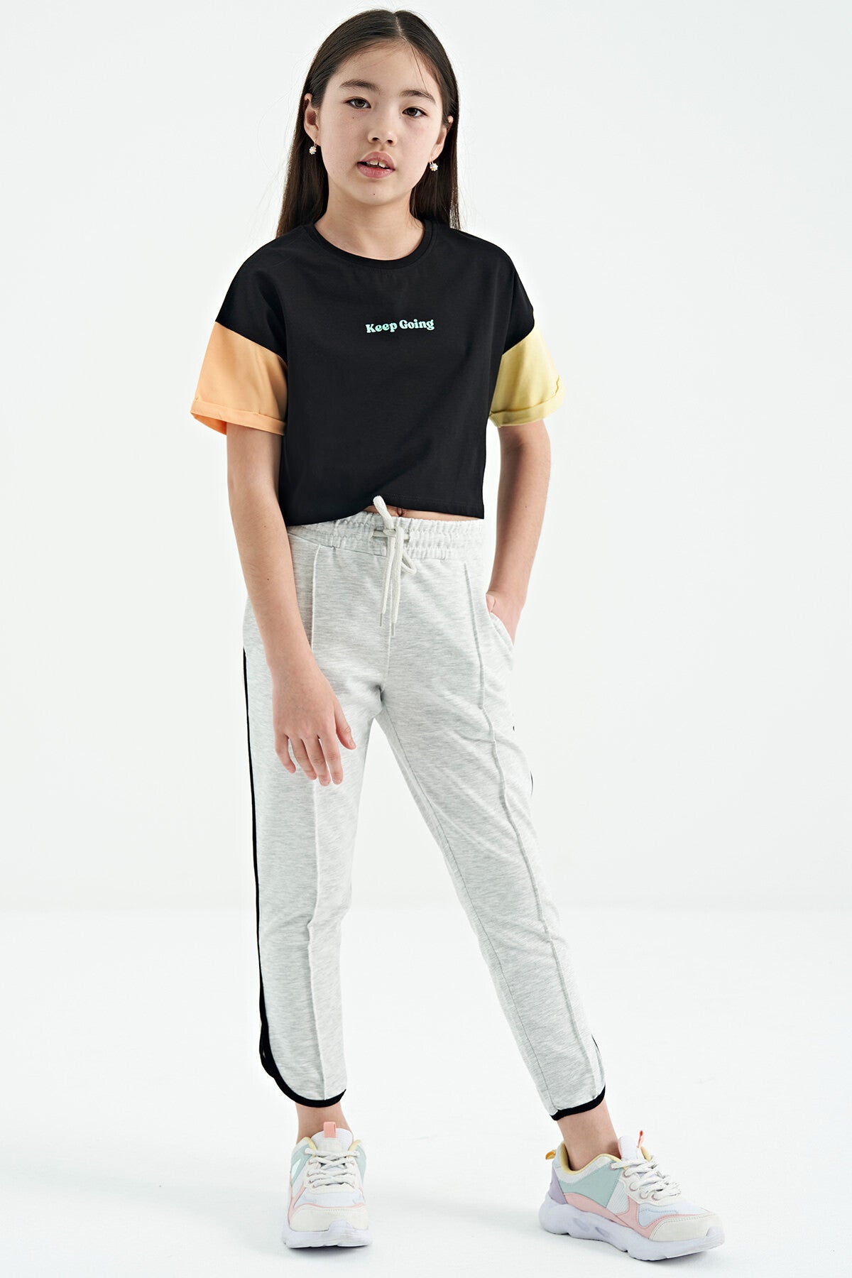 Siyah Yazı Baskılı O Yaka Düşük Omuzlu Oversize Kız Çocuk T-Shirt - 75130