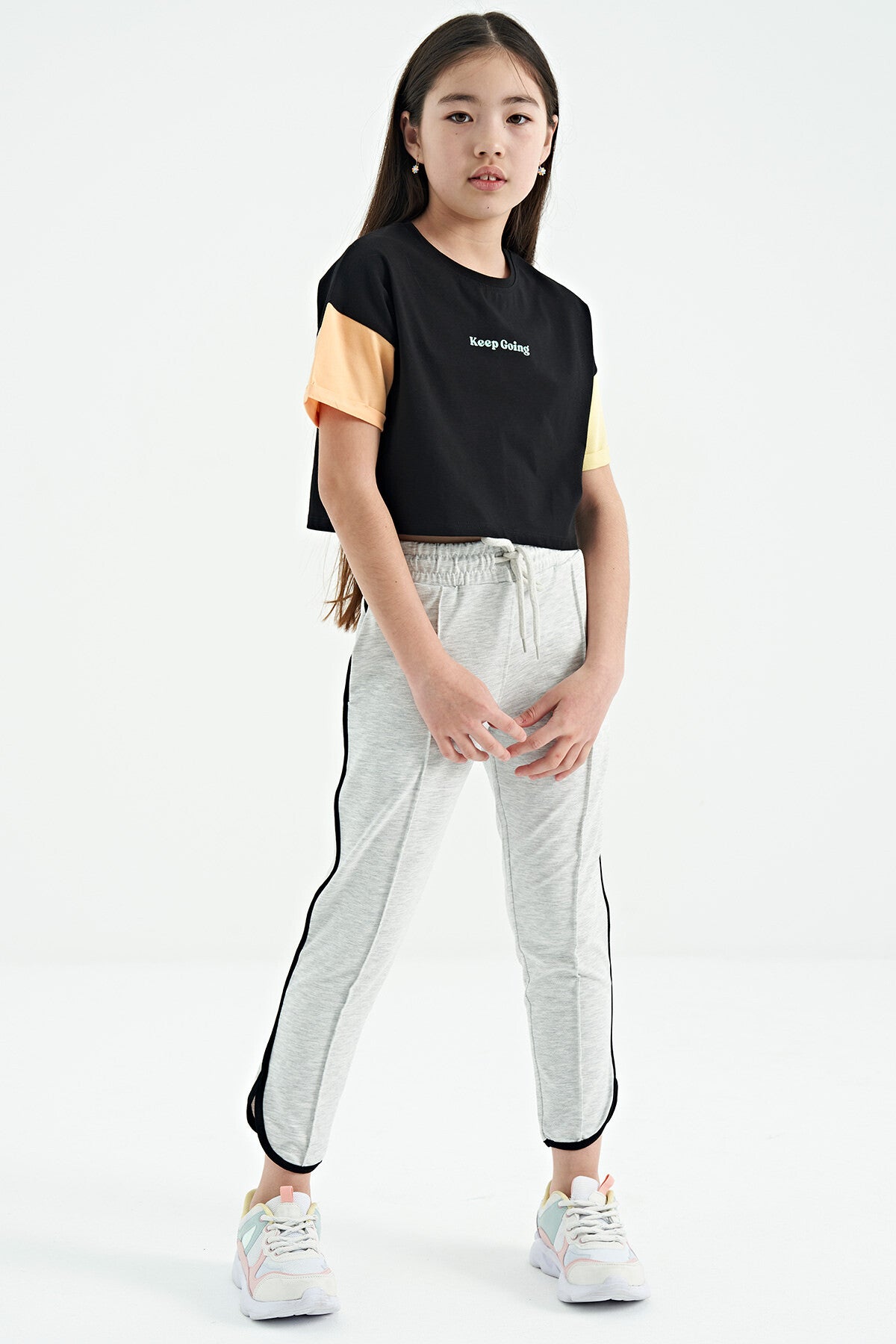 Siyah Yazı Baskılı O Yaka Düşük Omuzlu Oversize Kız Çocuk T-Shirt - 75130