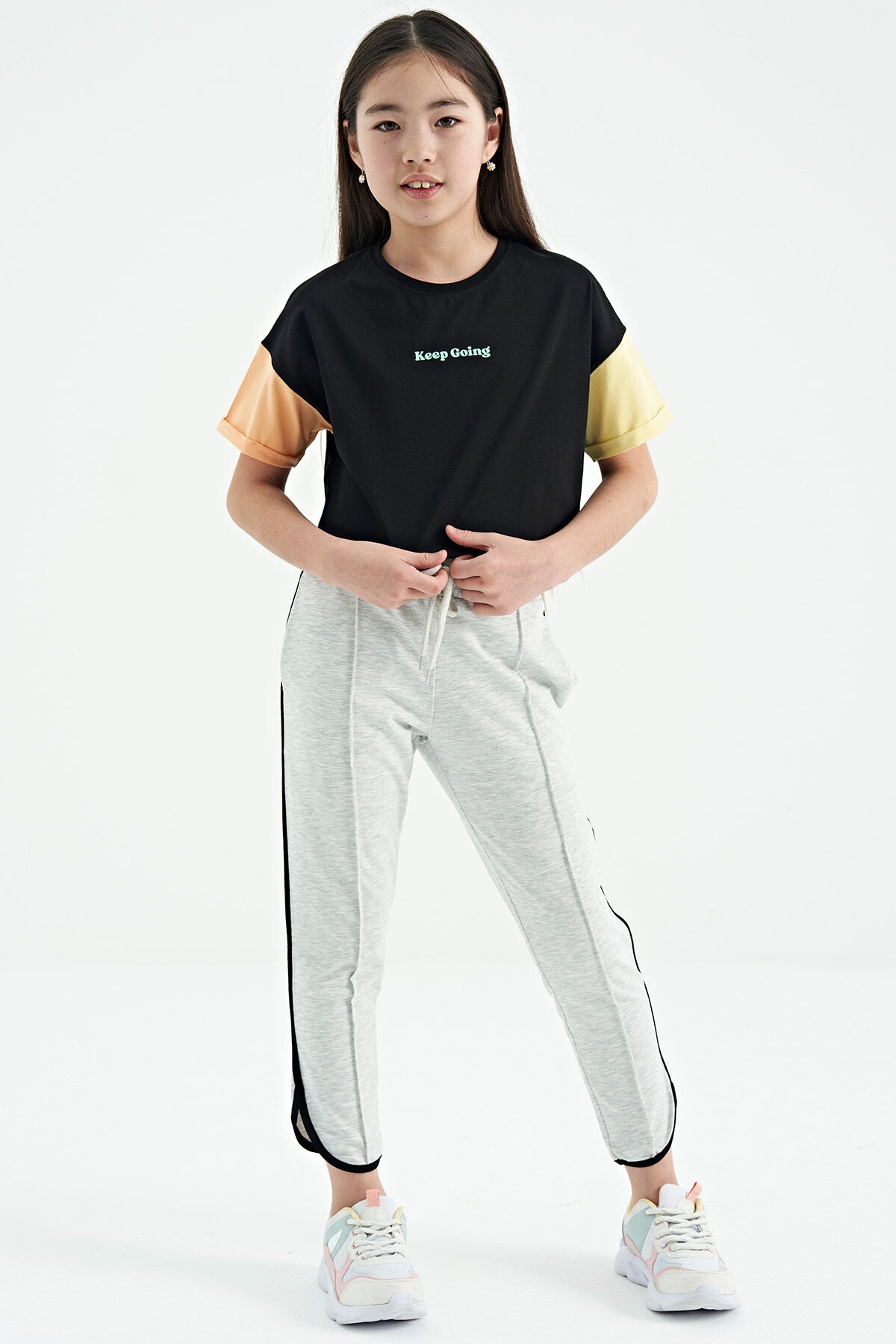 Siyah Yazı Baskılı O Yaka Düşük Omuzlu Oversize Kız Çocuk T-Shirt - 75130